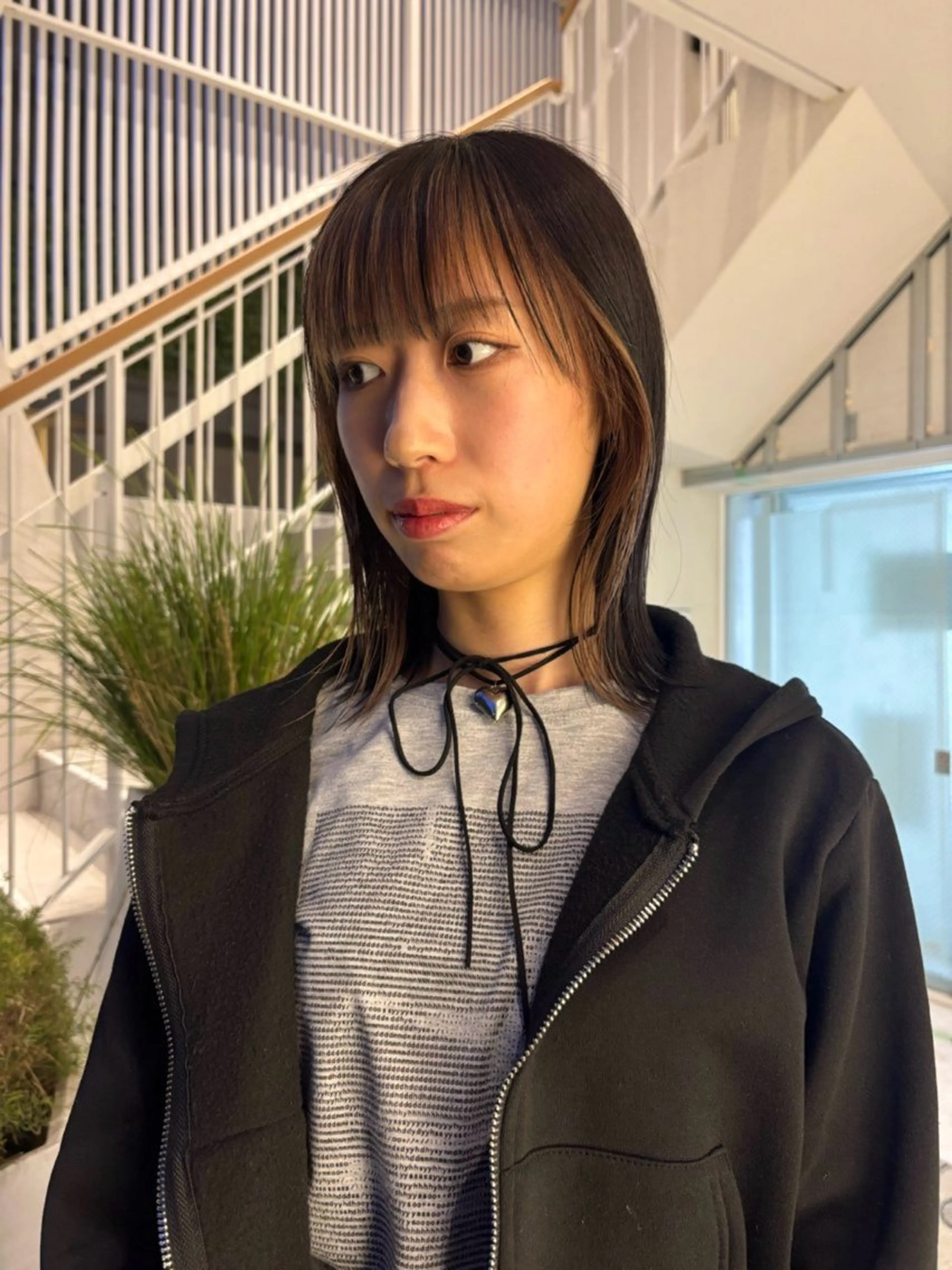 ミディアム カラー ミストバング  フェイスフレーミング インナーカラー 顔周りカット ヘアカラー トリートメント ヘアセット レイヤーボブ🎵 ブリーチ/りりのヘアスタイル