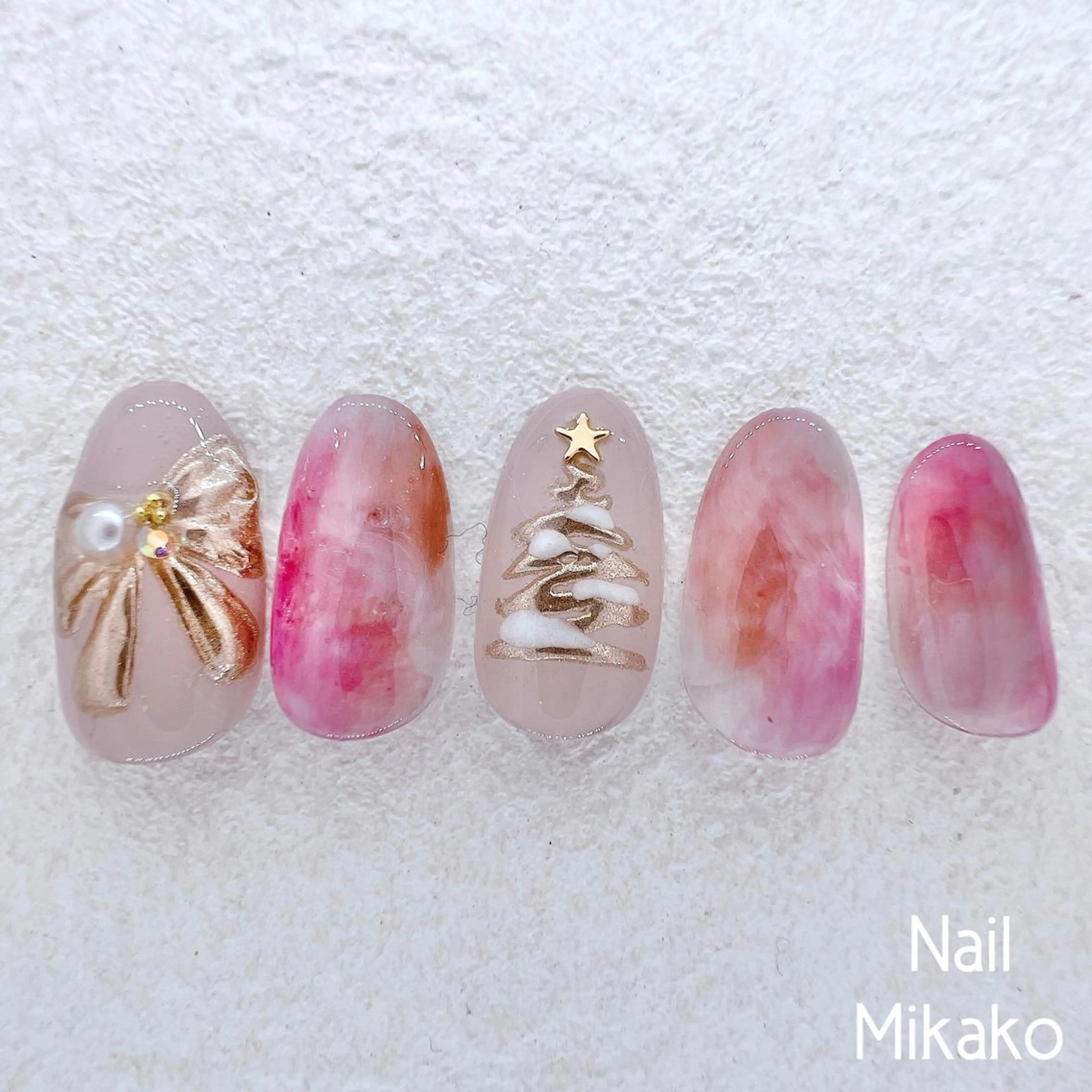 ネイル ミラーネイル ニュアンスネイル リボン 冬ネイル クリスマス Nail Mikakoのネイルデザイン