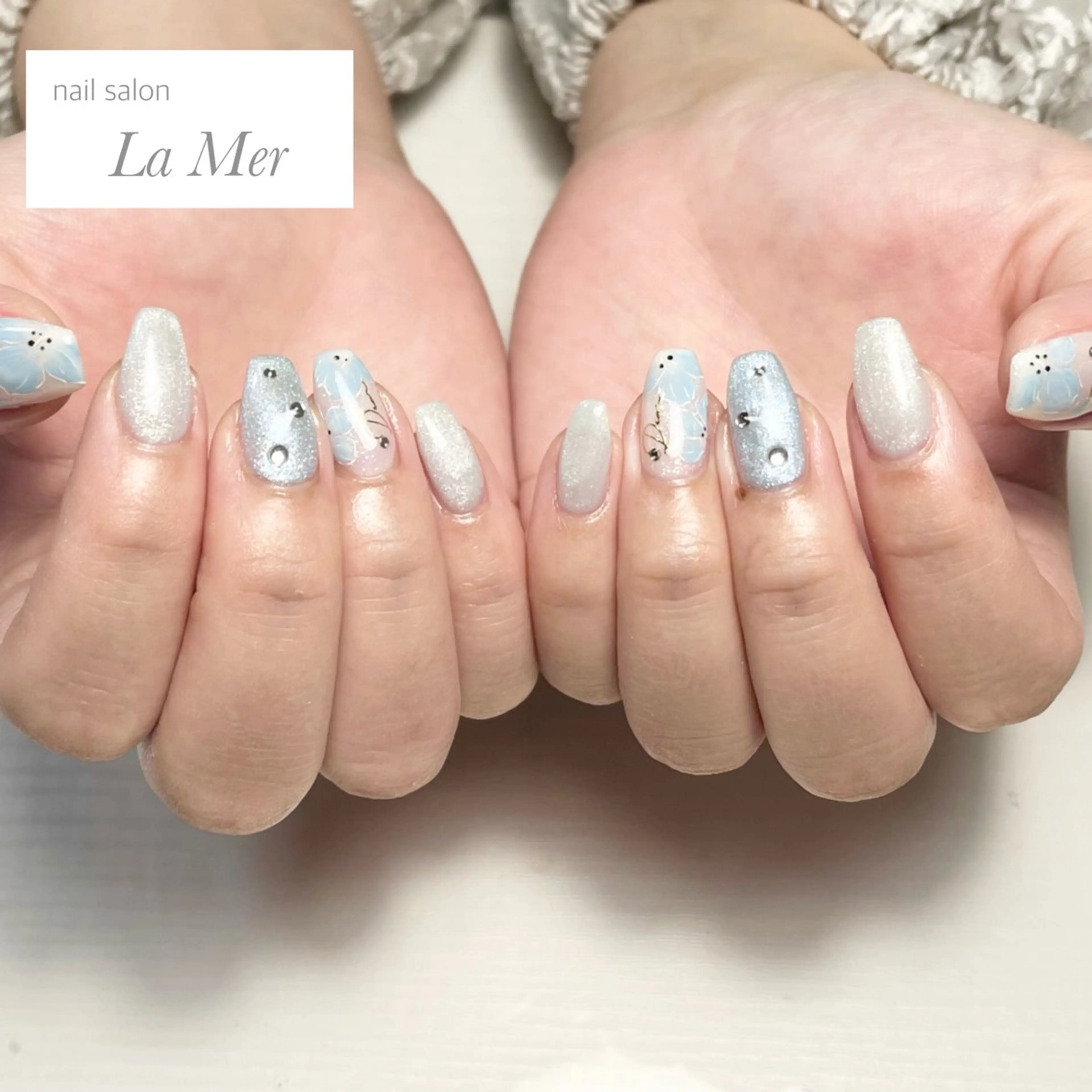 ネイル ブルー フラワーネイル マグネットネイル オフィスネイル シンプルネイル ハンドネイル nailsalon La Merのネイルデザイン
