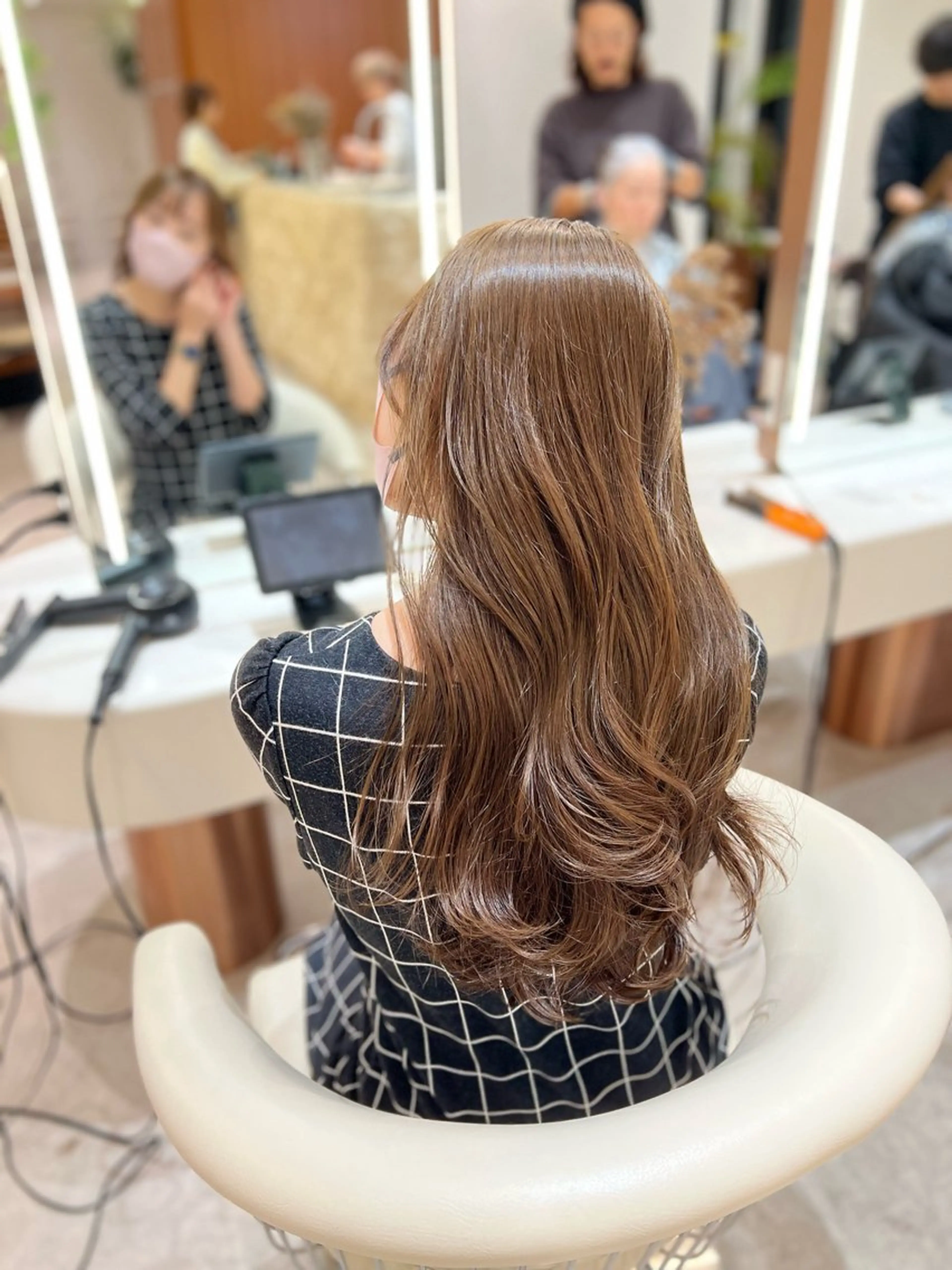 セミロング カラー ベージュカラー グレージュ オリーブベージュ オリーブグレージュ オリーブグレー ヘアカラー トリートメント 韓国レイヤー🇰🇷 韓国研修◎渋谷カイトのヘアスタイル