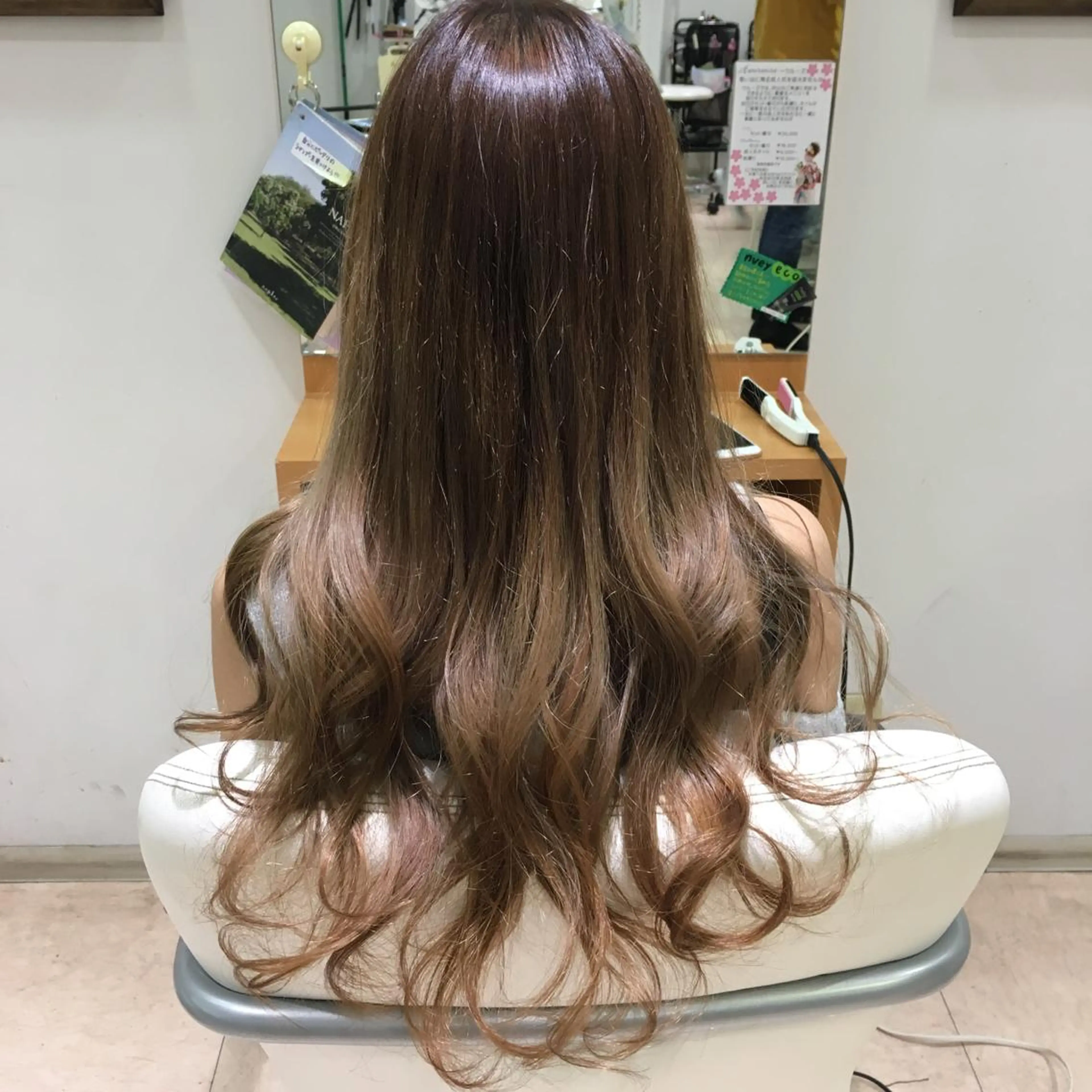 ロング カラー ヘアアレンジ ベージュカラー グラデーションカラー ロング きむえり/髪質改善 /うねり広がり改善のヘアスタイル