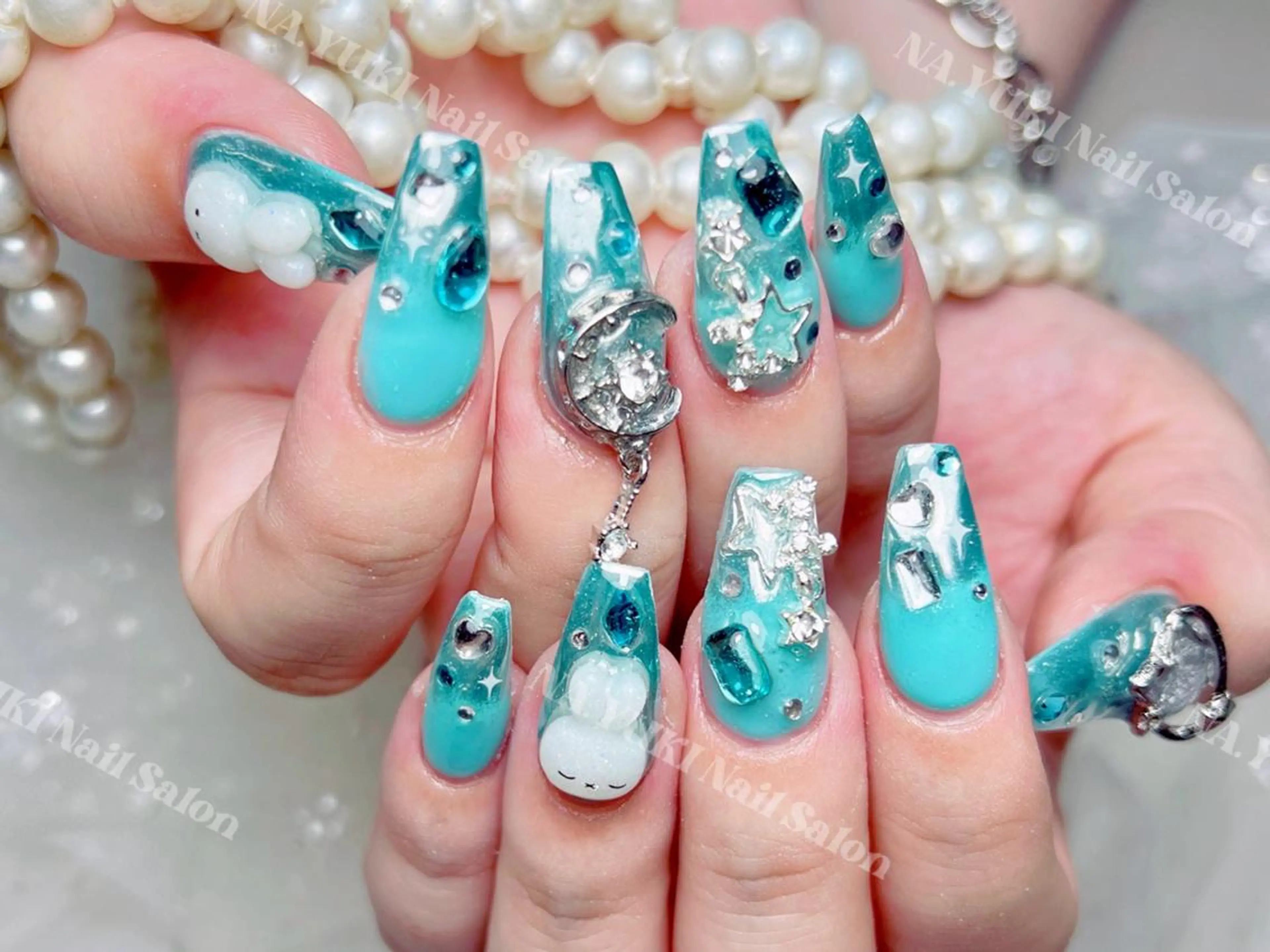 ネイル Queenie 🦋のネイルデザイン