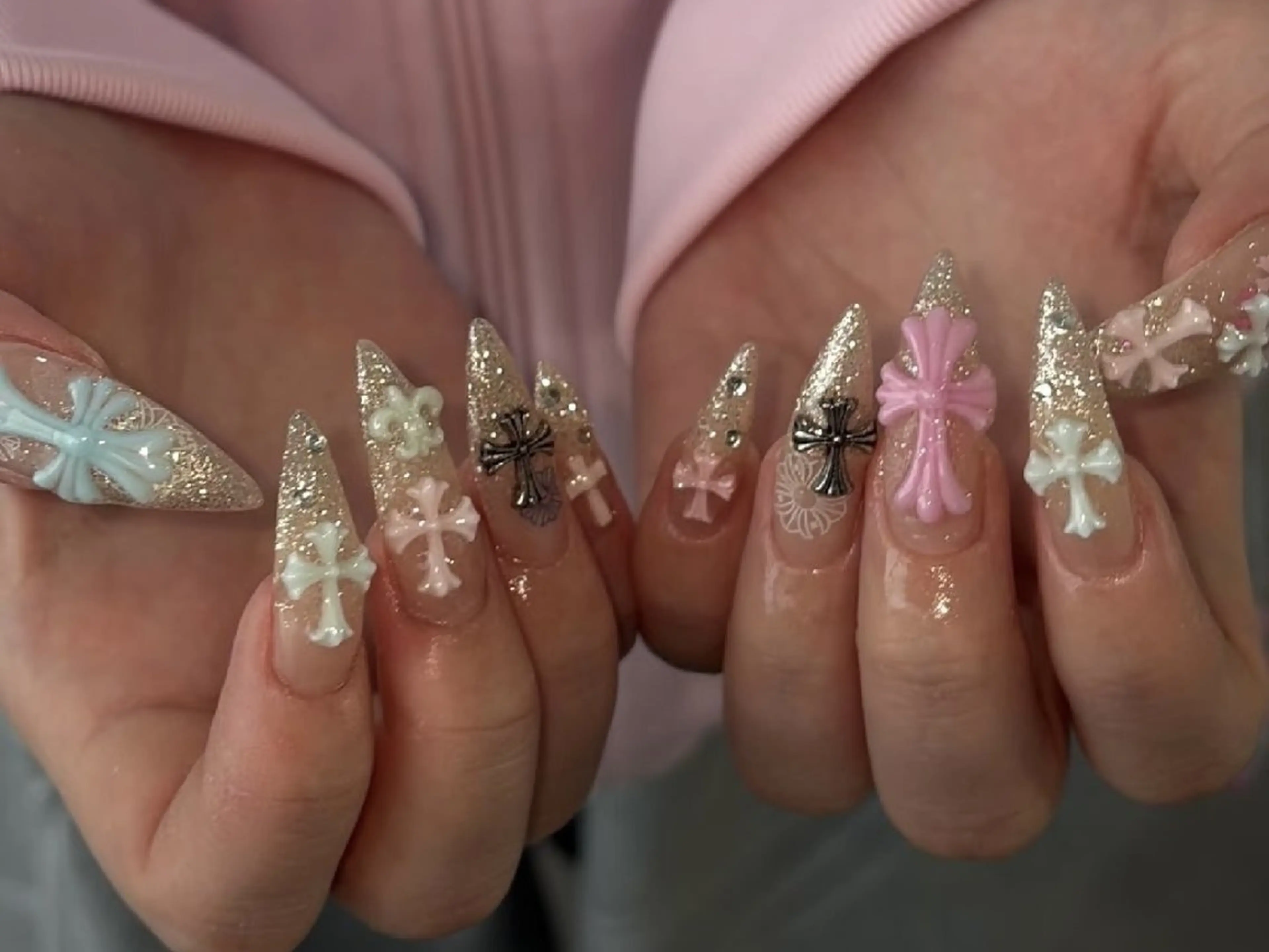 ネイル チークネイル フレンチネイル ジェルネイル ガーリー キラキラネイル ハンドネイル UM Nail Salonのネイルデザイン