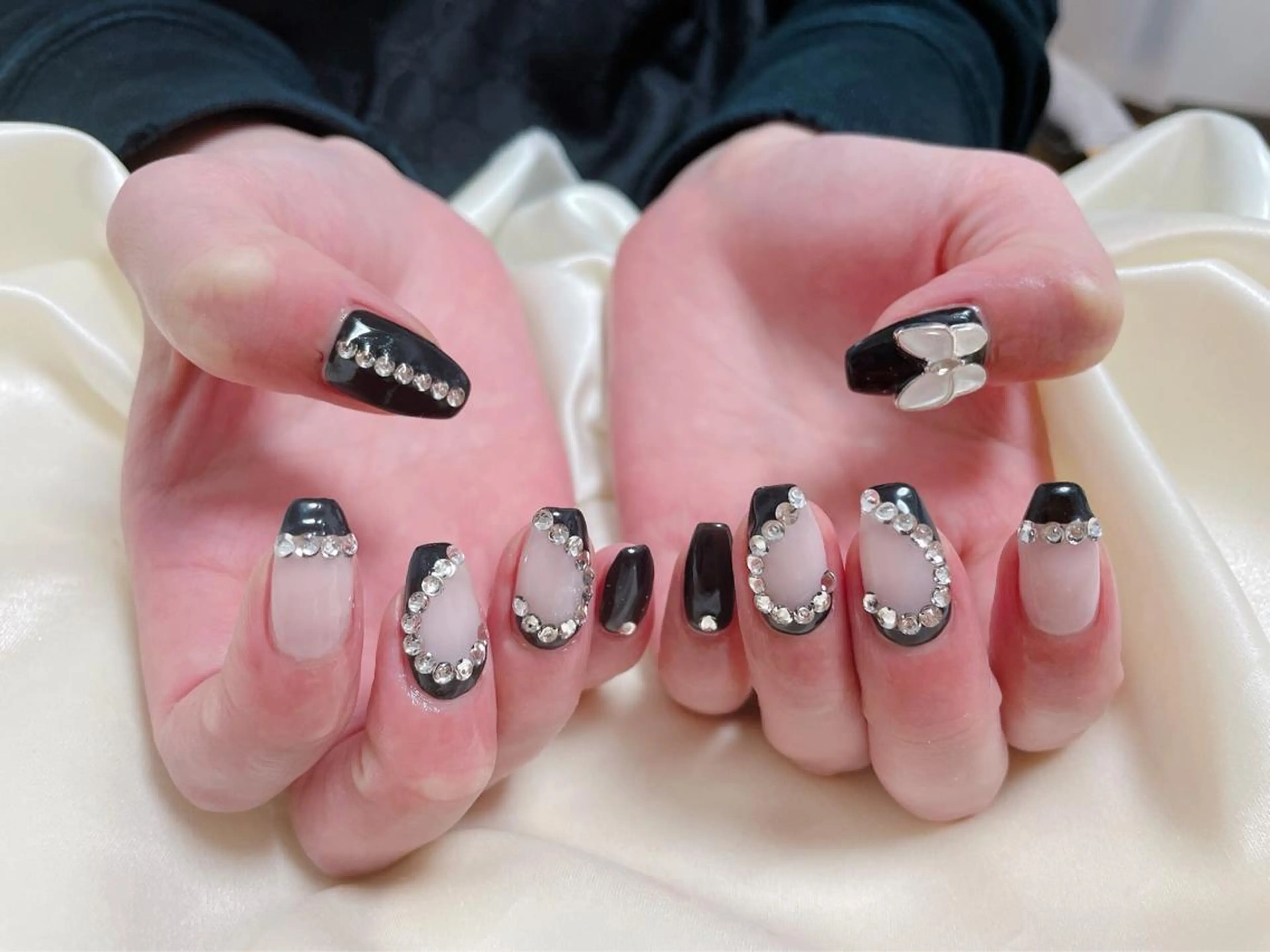 ネイル ストーンネイル ハンドネイル kiki nail &brow二子玉川の眉毛・アイブロウイメージ