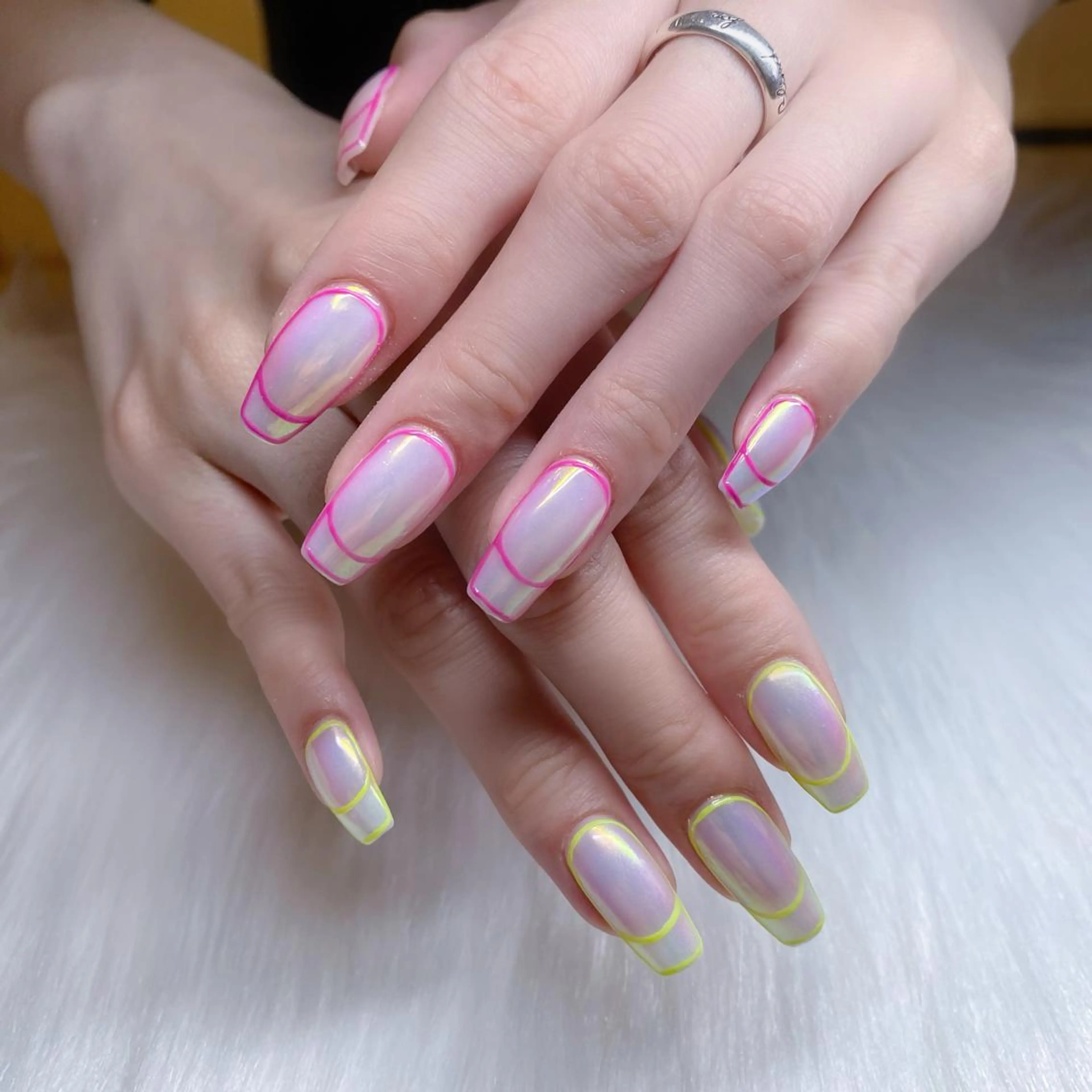 ネイル オーロラネイル フレンチネイル Nail Lifeのネイルデザイン