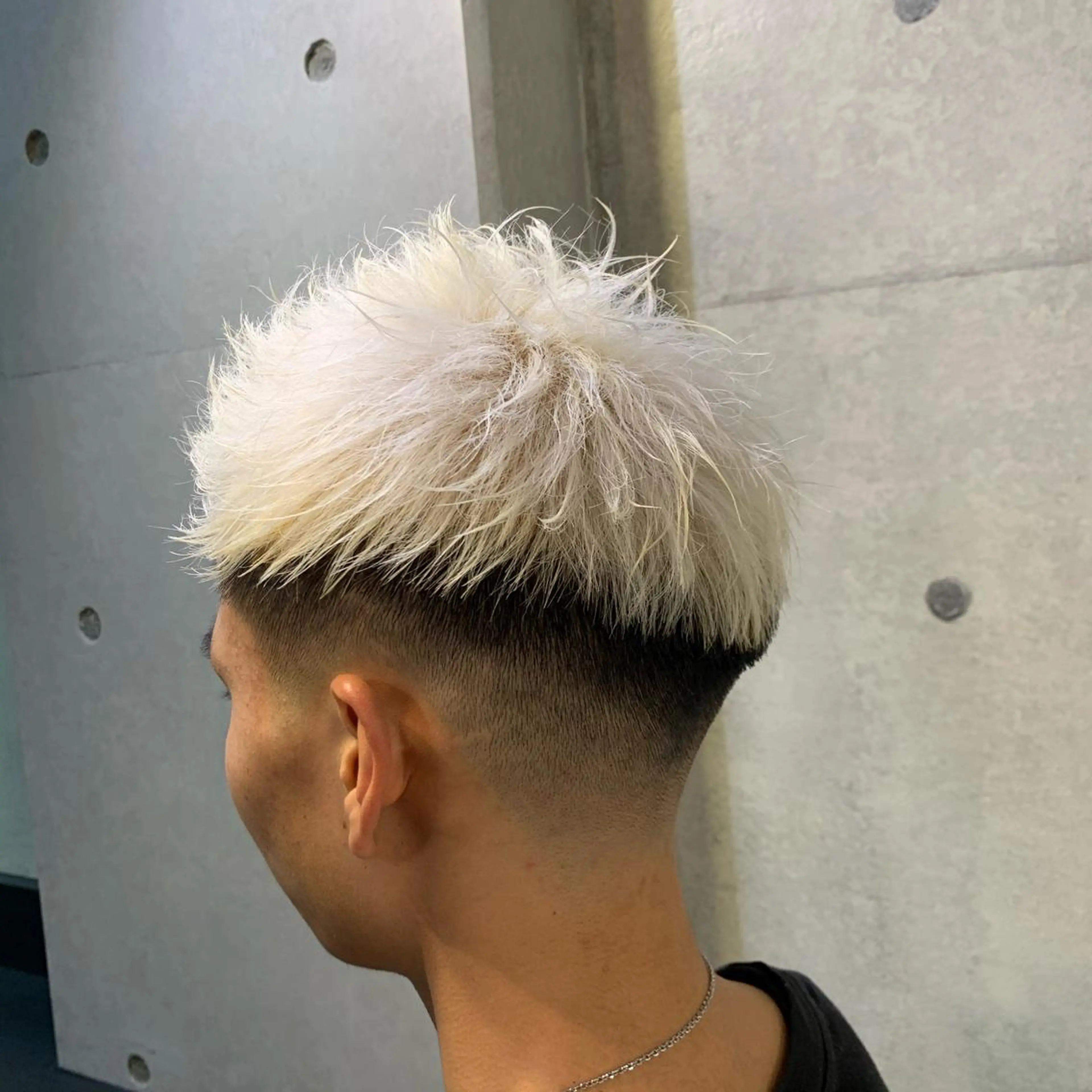 ショート カラー メンズ 及川シゲル 髪質改善講師のヘアスタイル