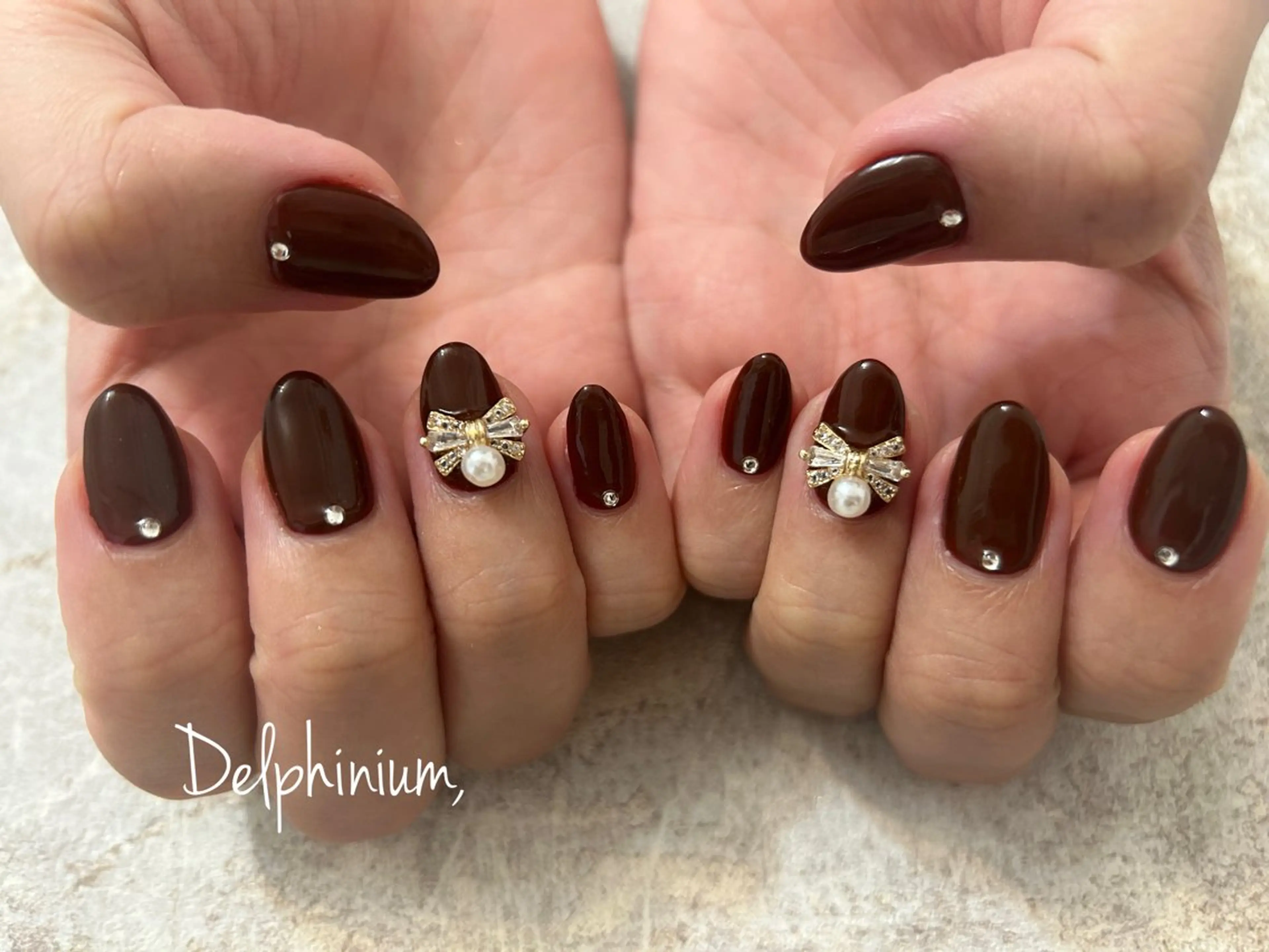 ネイル ボルドー ワンカラーネイル ストーンネイル ハンドネイル 岡本 友恵のネイルデザイン