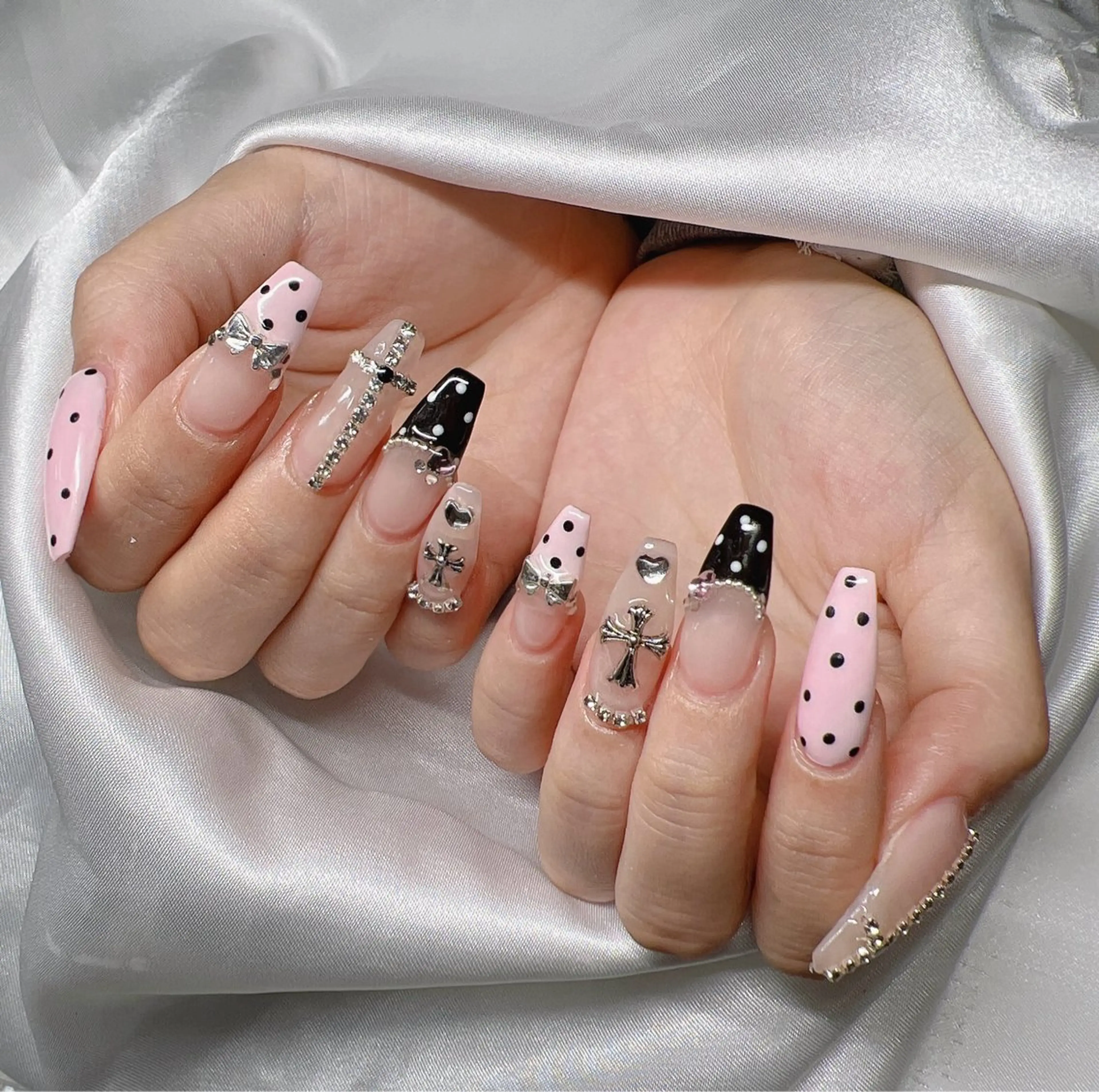 ネイル 長さ出し グラデーション 卒業式 キラキラネイル マグネットネイル ハンドネイル Lee Nailsのネイルデザイン