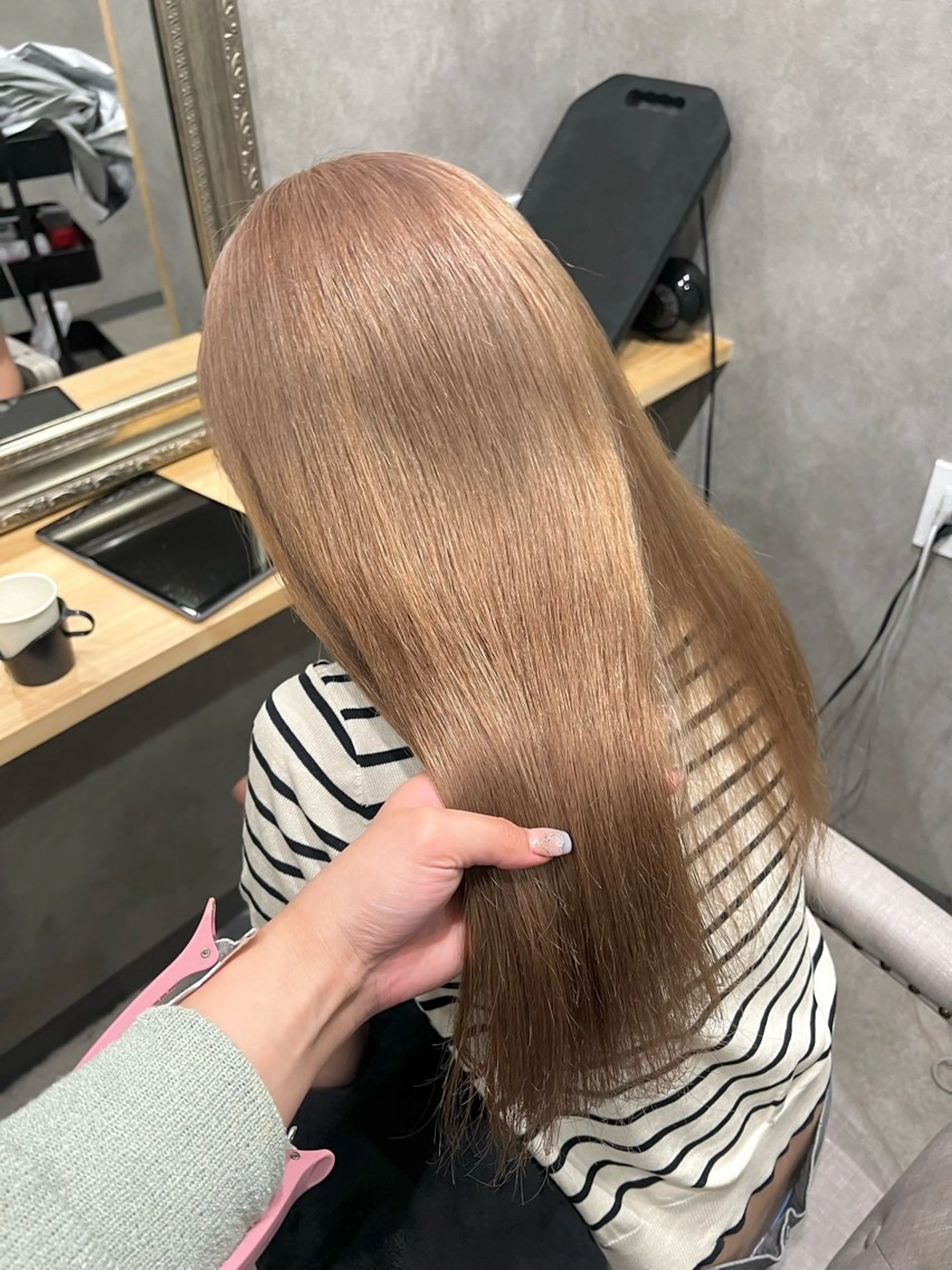 ロング カラー ベージュカラー ブリーチ ミルクティーベージュ ヘアカラー トリートメント 🎀🕊RION 🩰のヘアスタイル