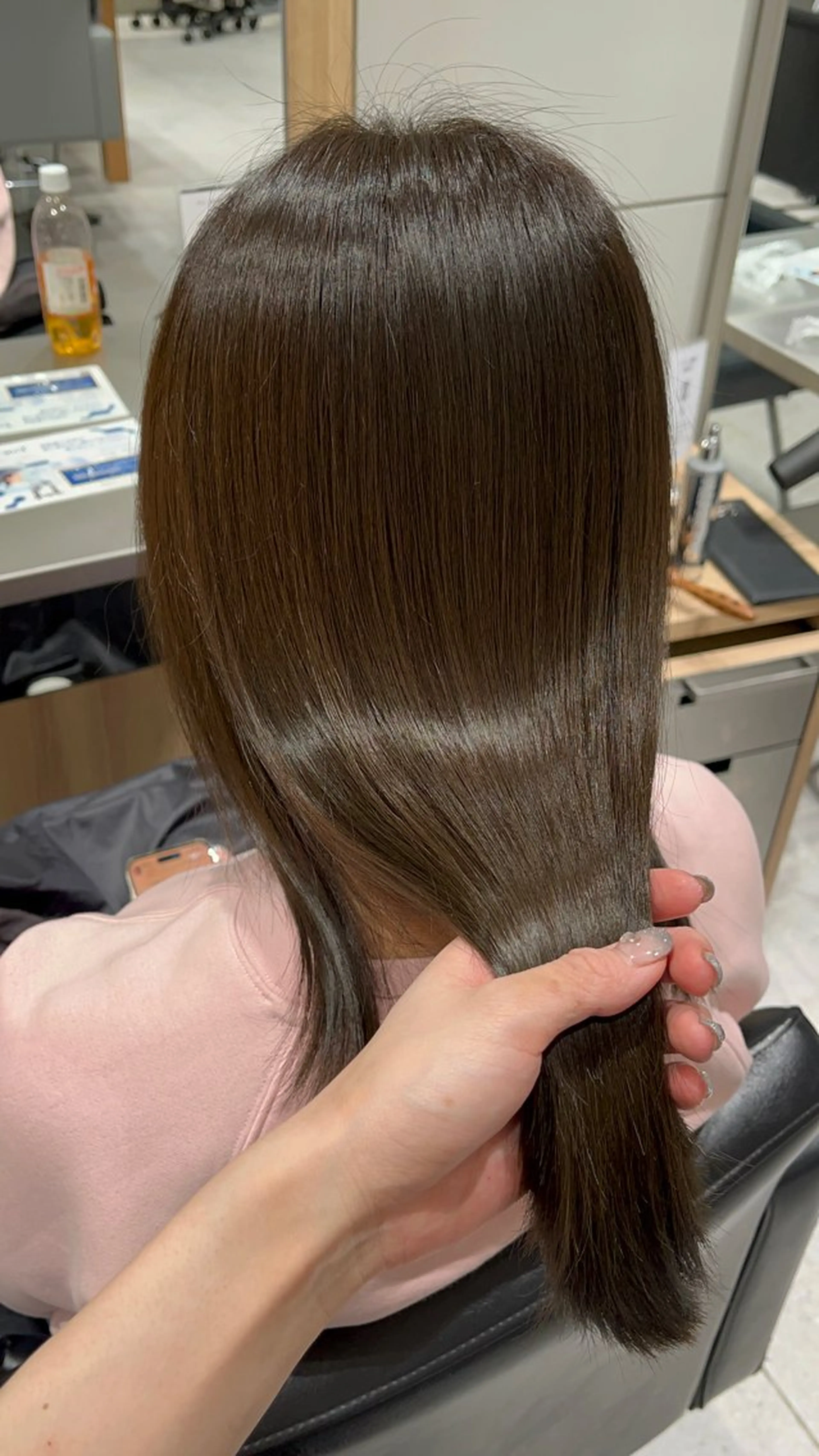 ミディアム カラー レイヤー MINX伊藤なず菜のヘアスタイル