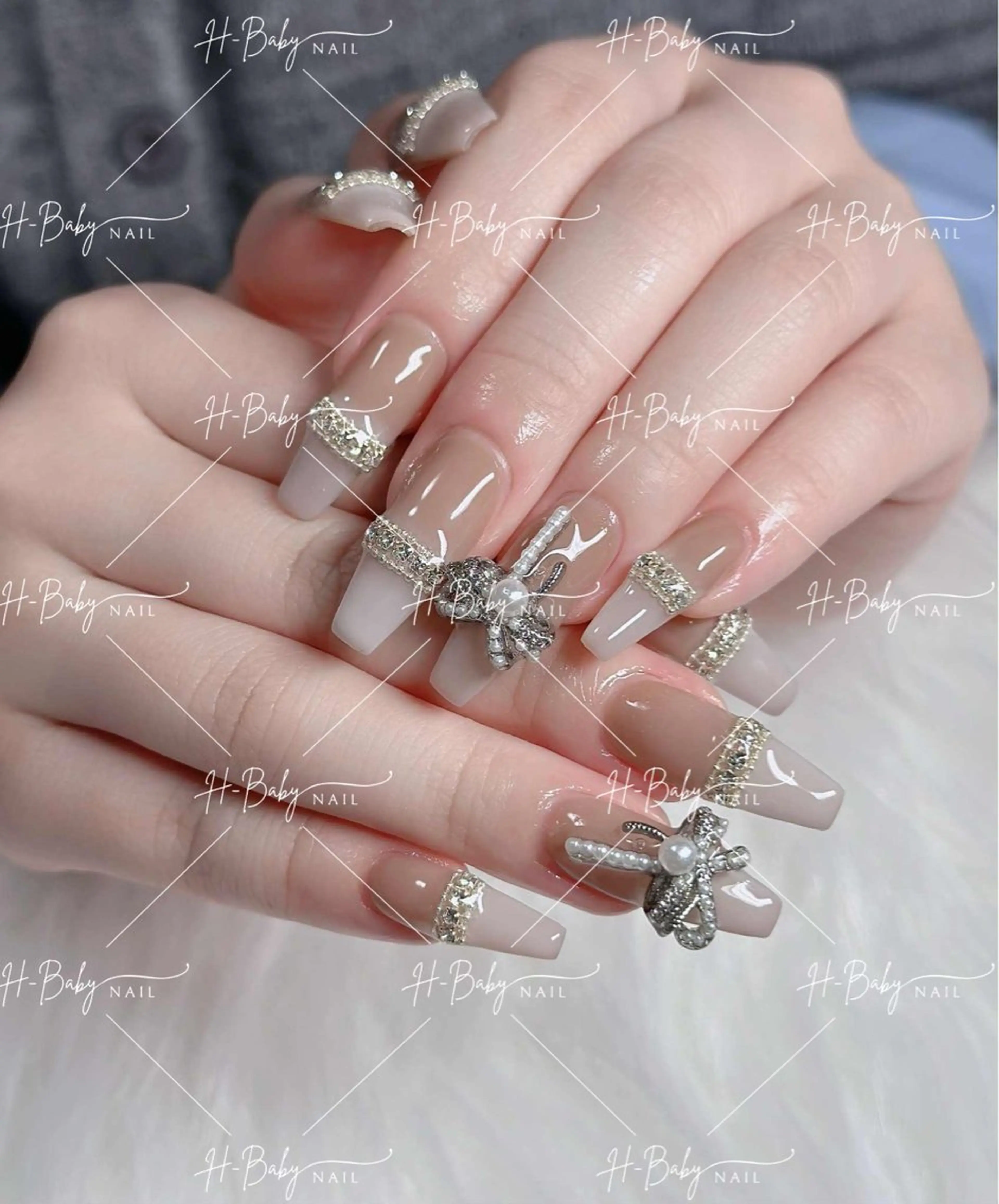 ネイル フレンチネイル ジェルネイル ガラスフレンチ ハロウィン ハート H.baby Nail Salonのネイルデザイン