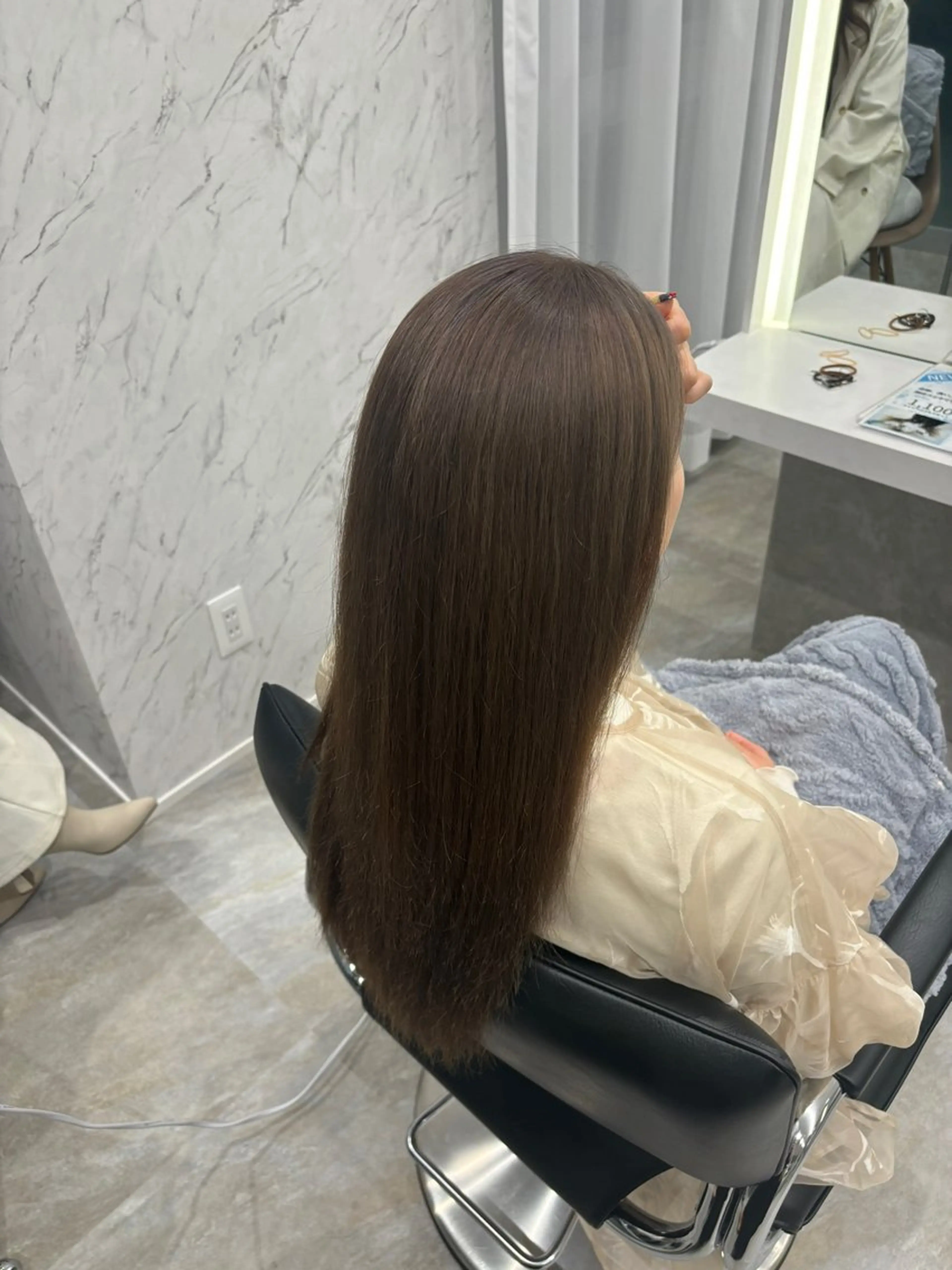 ロング カラー ブリーチ グレージュ ヘアカラー 武富 果音のヘアスタイル