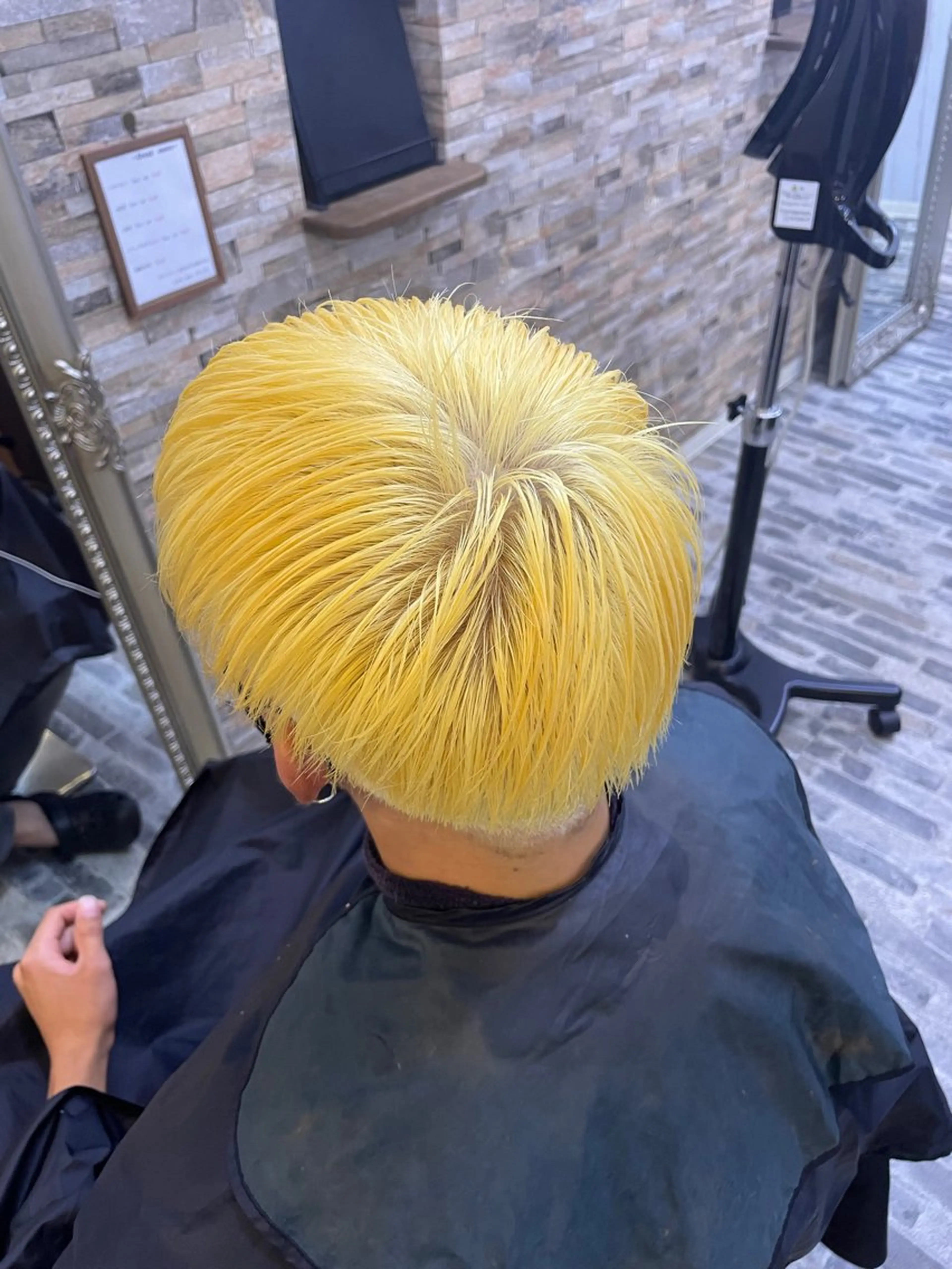 カラー メンズ 姫路アンメリーアン ダンのヘアスタイル