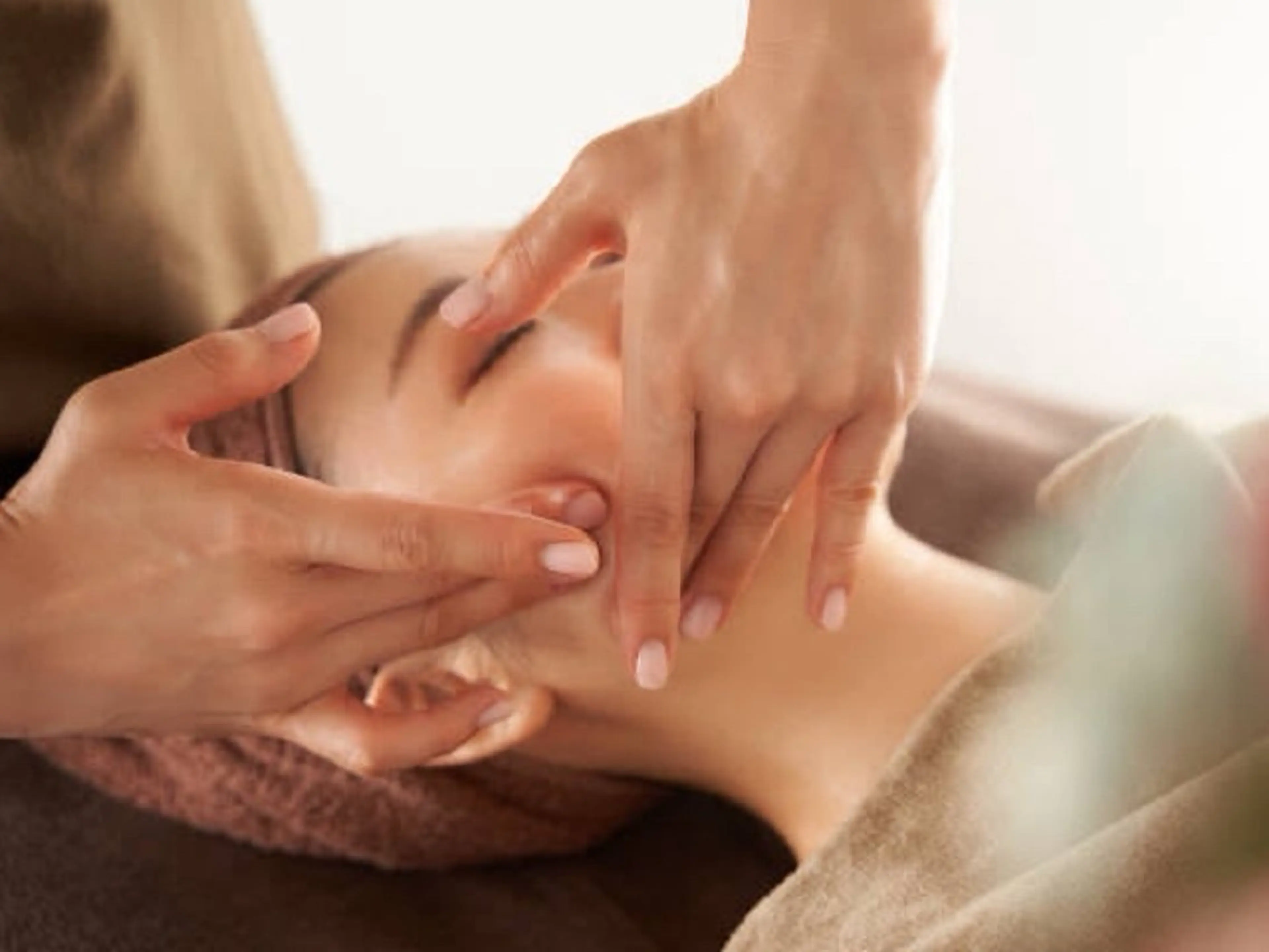 《小顔効果絶大》小顔効果矯正×小顔フェイシャルマッサージ！更にEMSで引き締め⭐️の写真