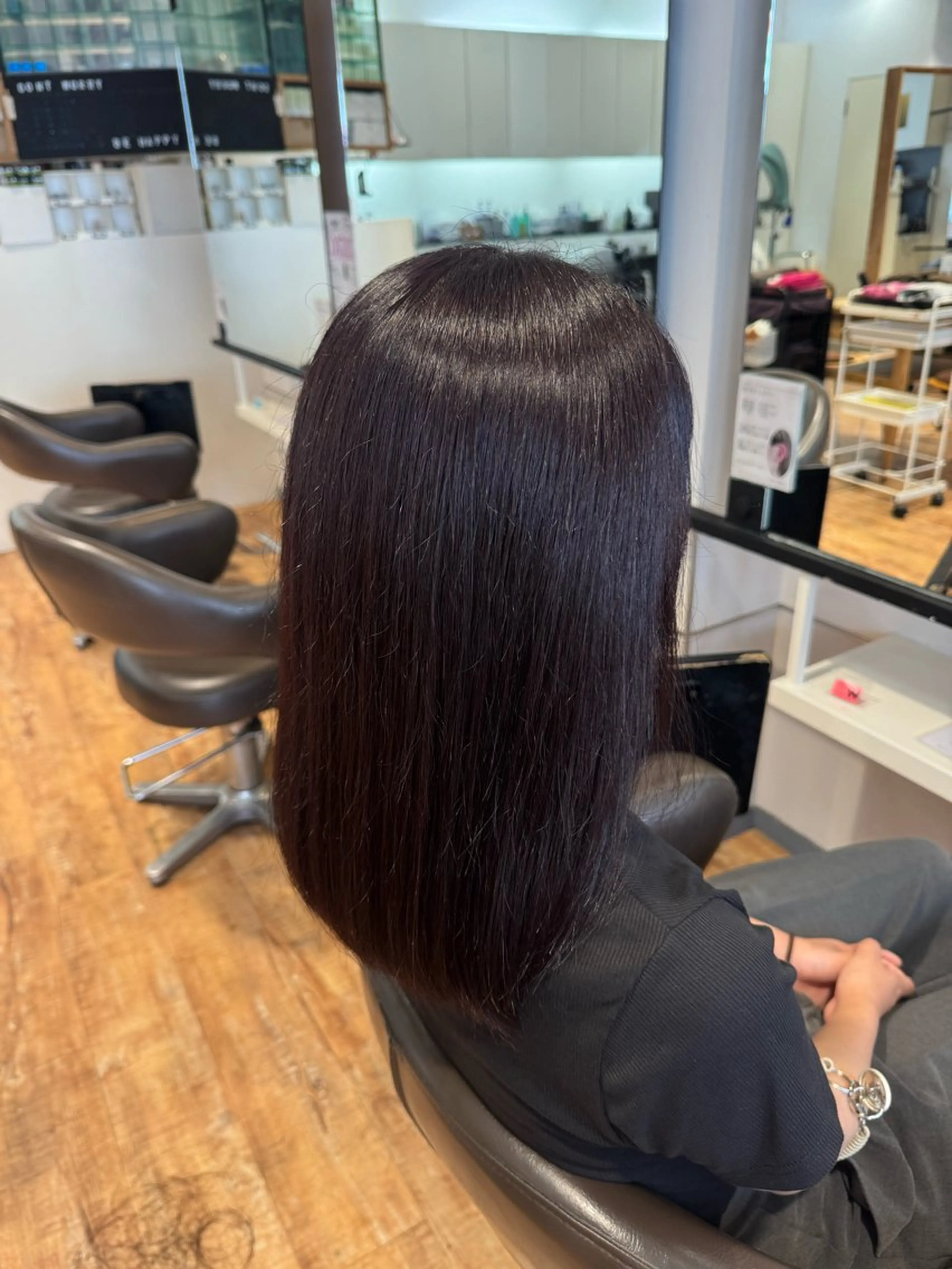 セミロング カラー グレージュ ラベンダーカラー ラベンダーグレージュ ラベンダーグレー カット ヘアカラー トリートメント hip's eyes 渡辺舜のヘアスタイル