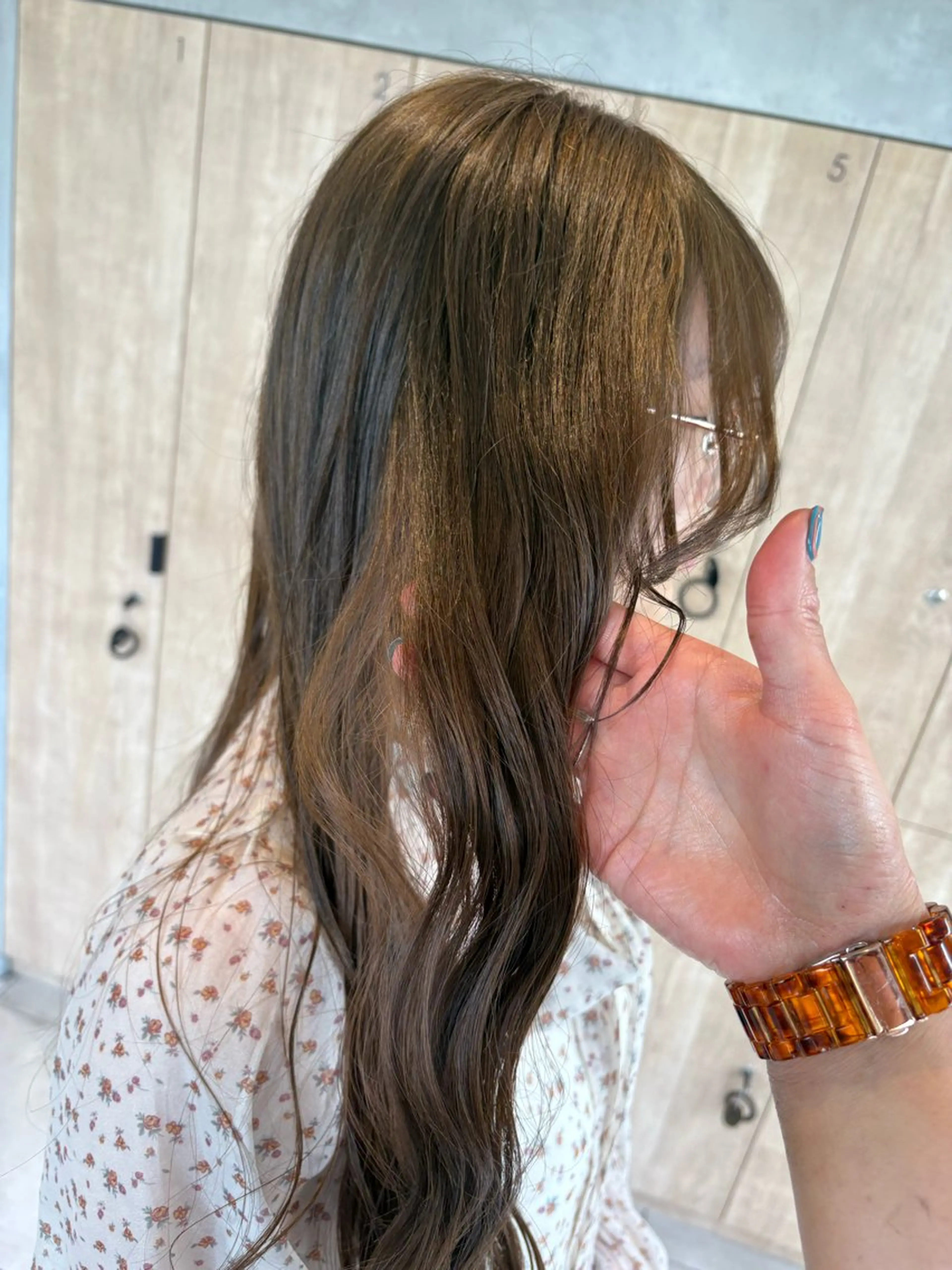 ロング カラー ベージュカラー ブリーチ ミルクティーベージュ 山口 優美のヘアスタイル