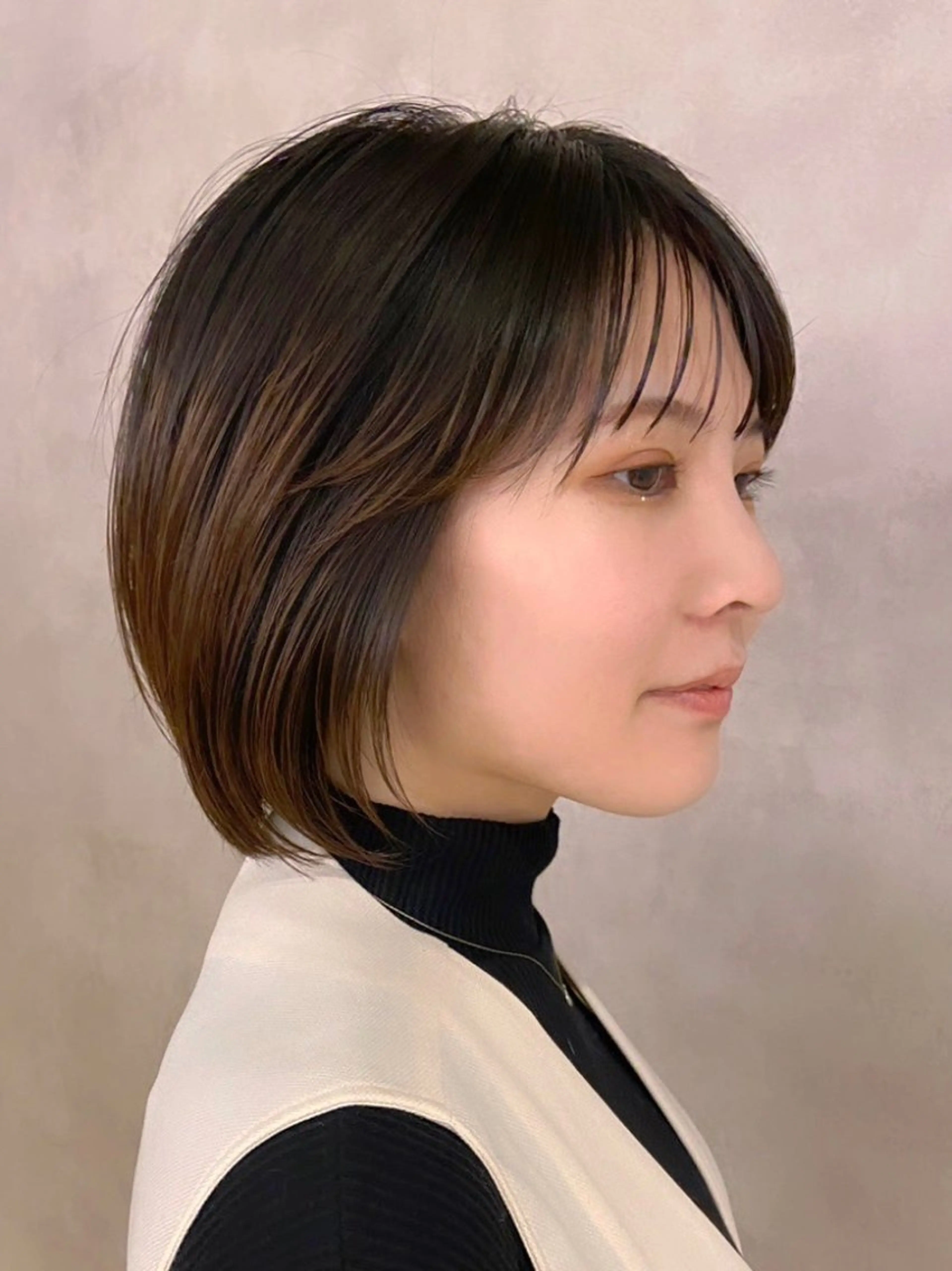 ショート カラー ブラウンカラー 伸ばしかけ ショートヘア カット ヘアカラー 大人ヘア/ショート/ ボブ/レイヤーのヘアスタイル