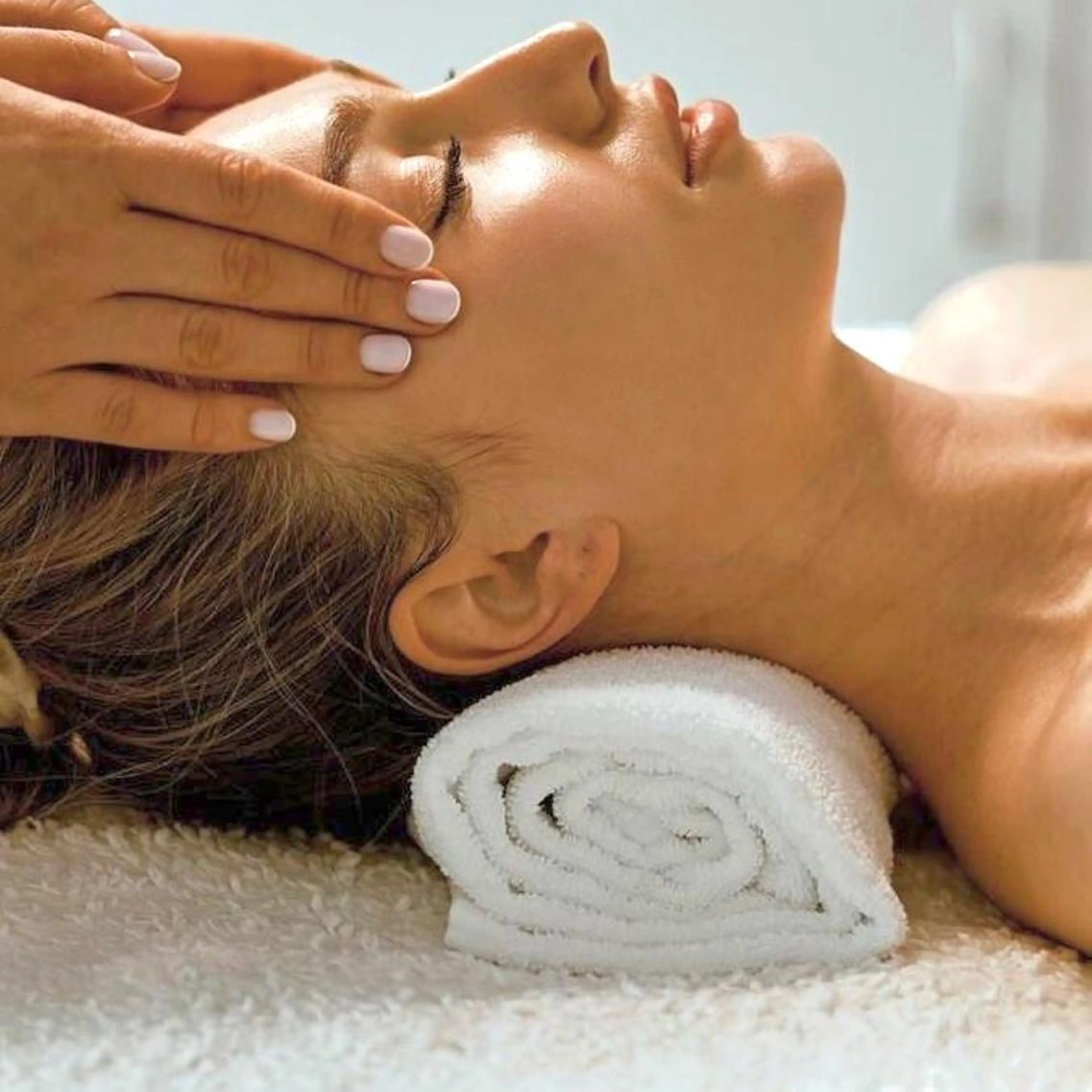 【小顔&リフトUP】フェイシャル&デコルテ オールハンドマッサージ 45分￥3980の写真