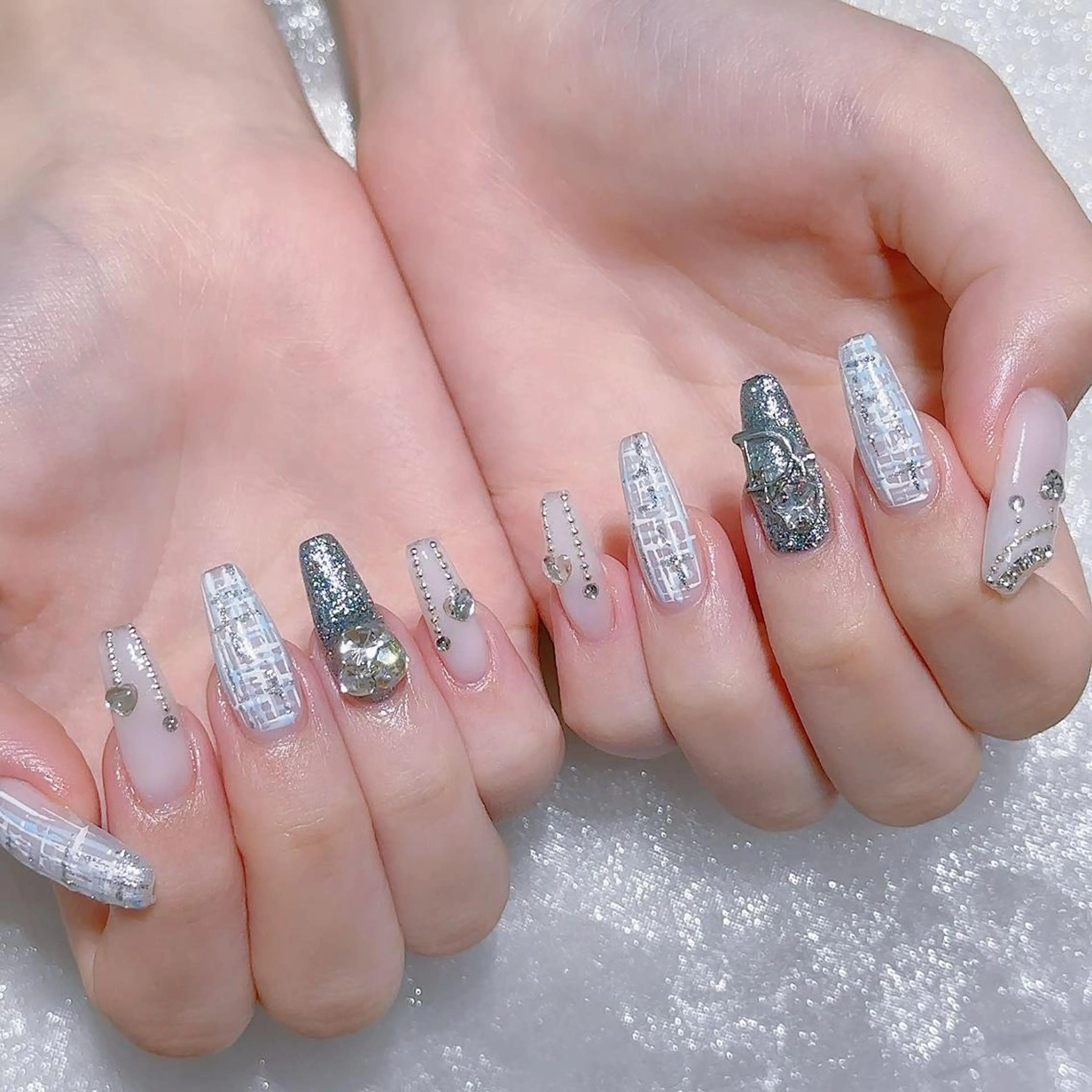 ネイル チークネイル ジェルネイル キラキラネイル マグネットネイル 持ち込み ハンドネイル Queens momoのネイルデザイン