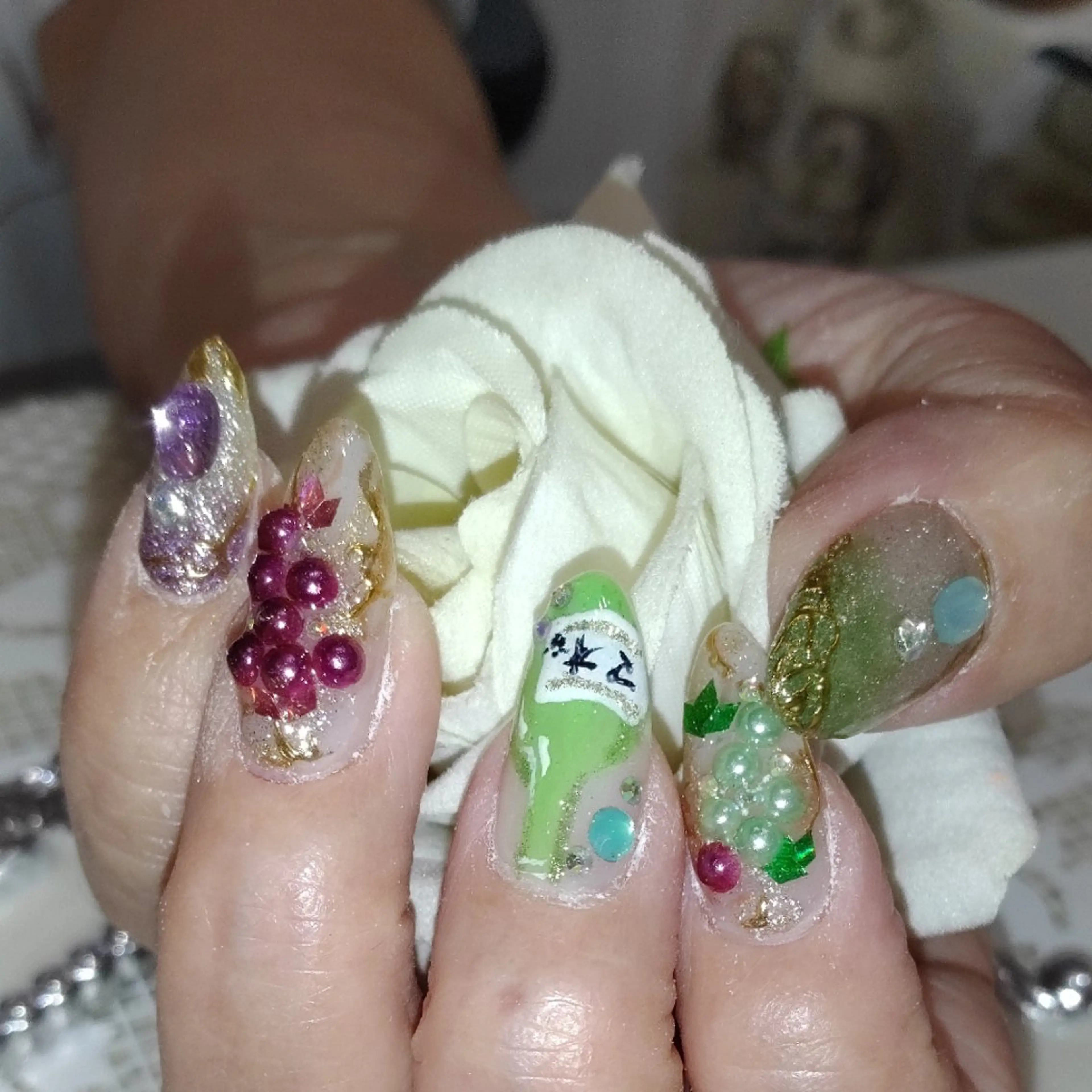 ネイル エステとネイル ローズコンフォートのネイルデザイン