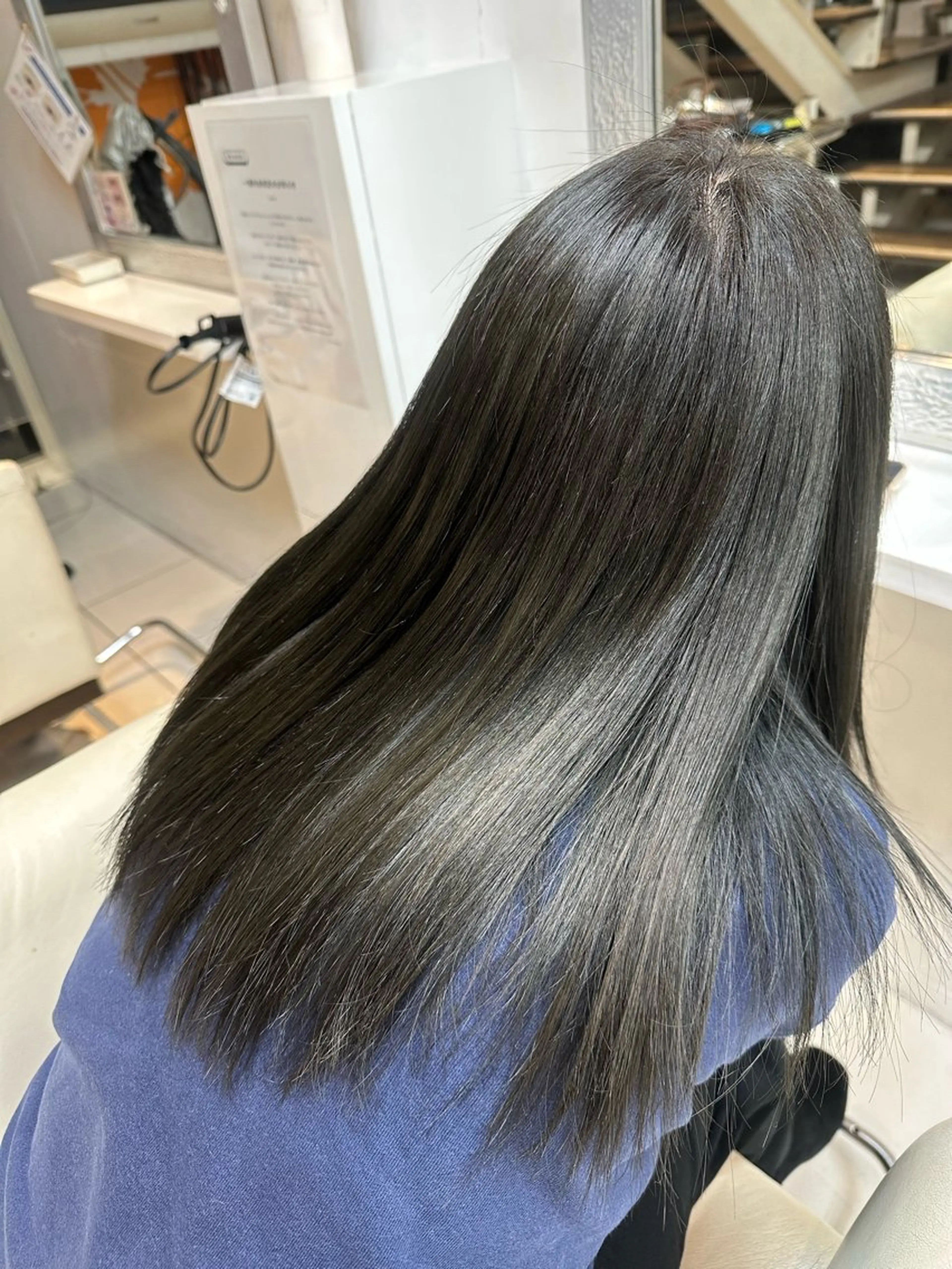 カラー ブリーチ グレージュ オリーブグレージュ オリーブグレー タカセ レンのヘアスタイル