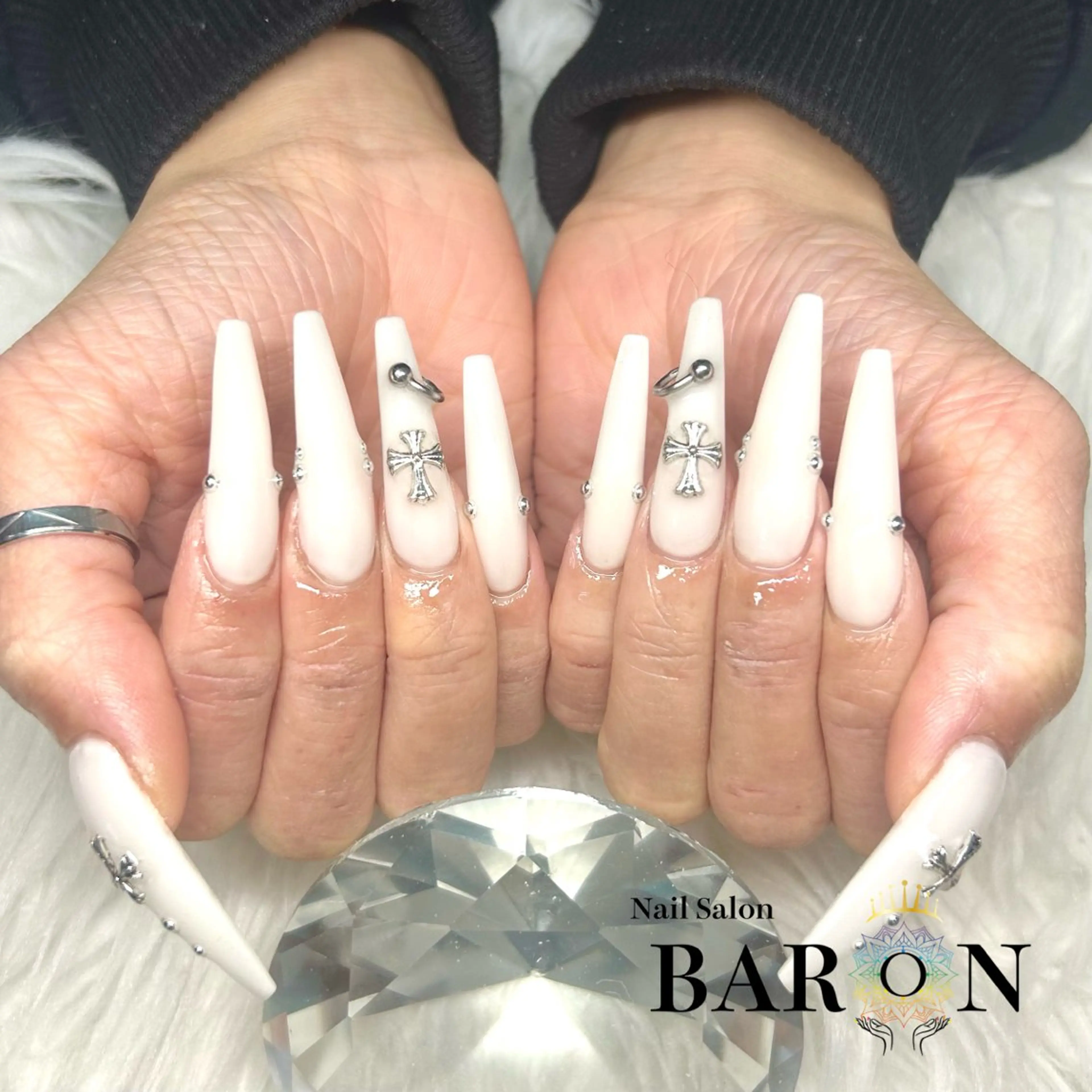 ネイル ホワイト ハンドネイル ♛︎BARON♛︎ SUMIRE.のネイルデザイン