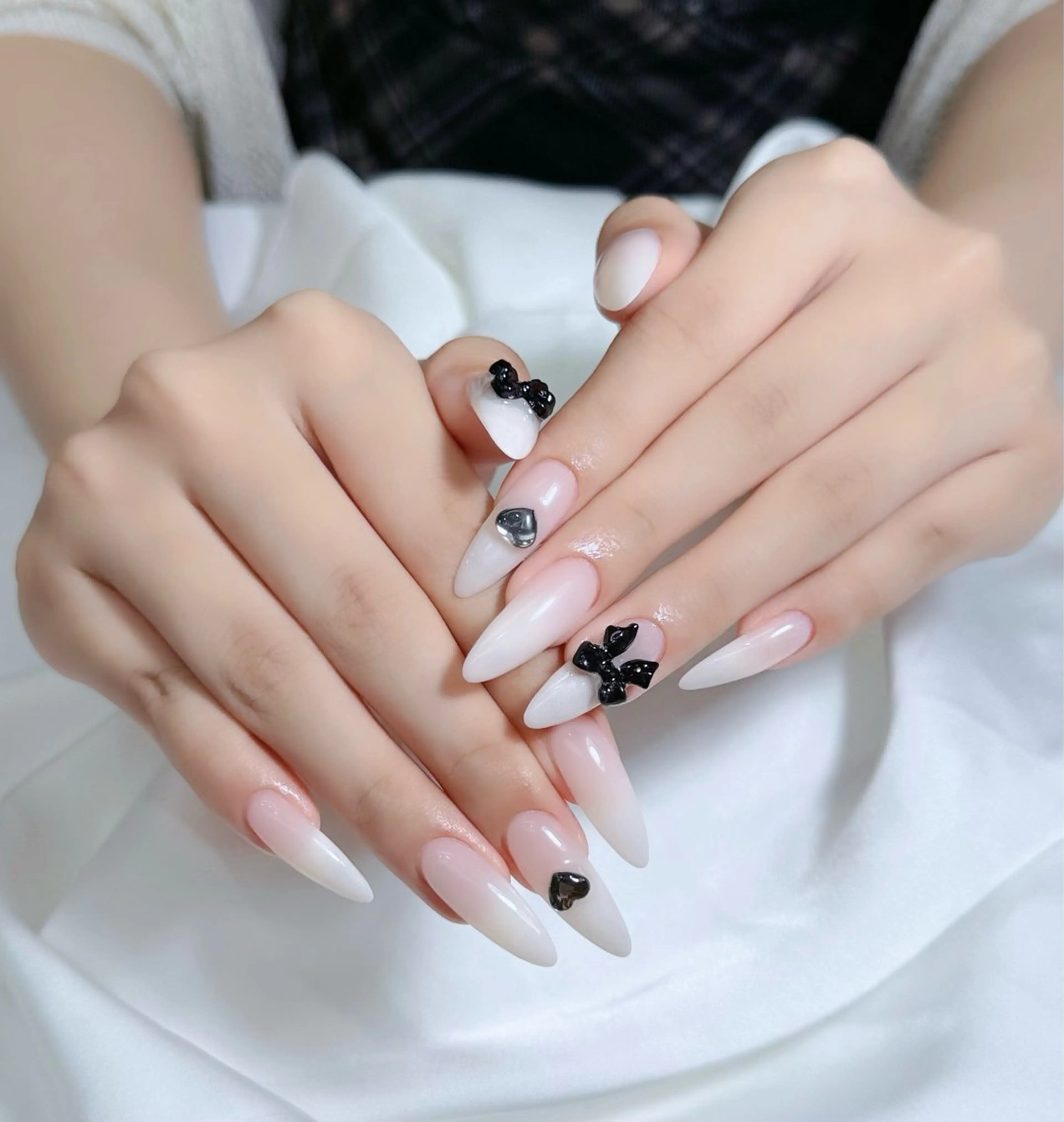 セミロング ハンドネイル Chann Channのネイルデザイン