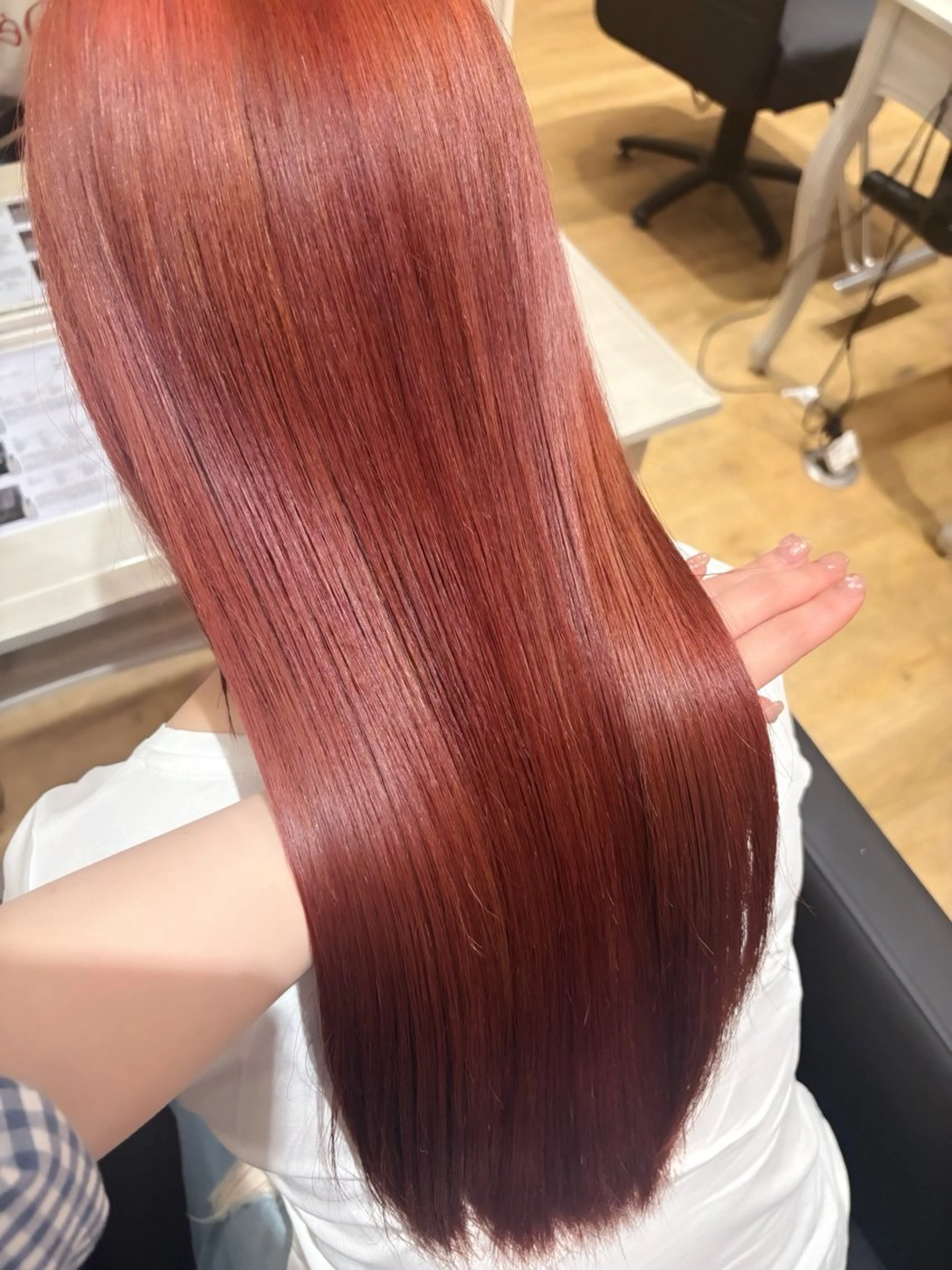 ロング カラー オレンジ ヘアカラー emma/レイヤー/ 暖色カラーのヘアスタイル