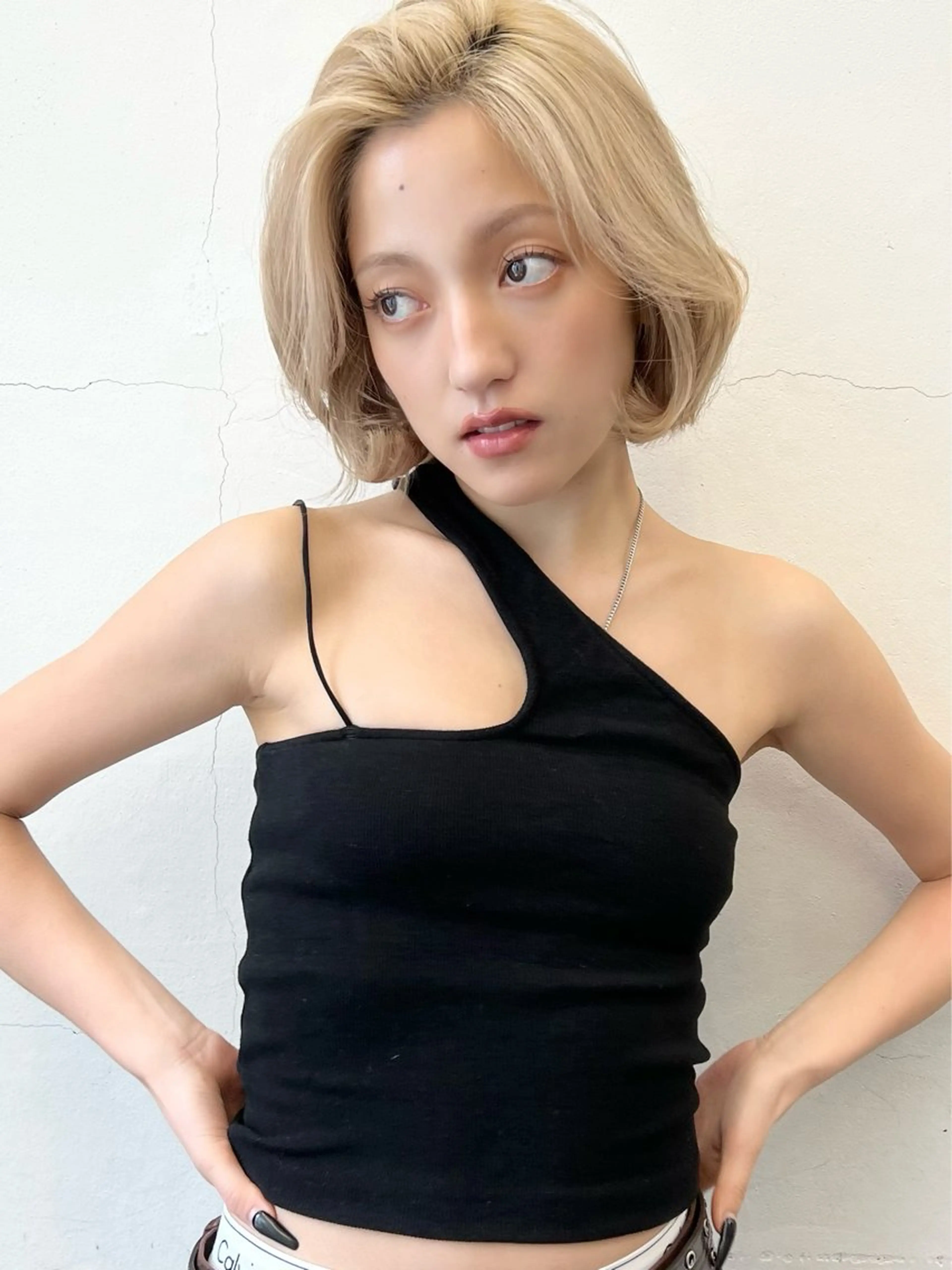 ショート カラー アッシュ ベージュカラー ブリーチ ブロンド ケアブリーチ カット ヘアカラー トリートメント HARU//原宿🤍 リピート率NO.1のヘアスタイル