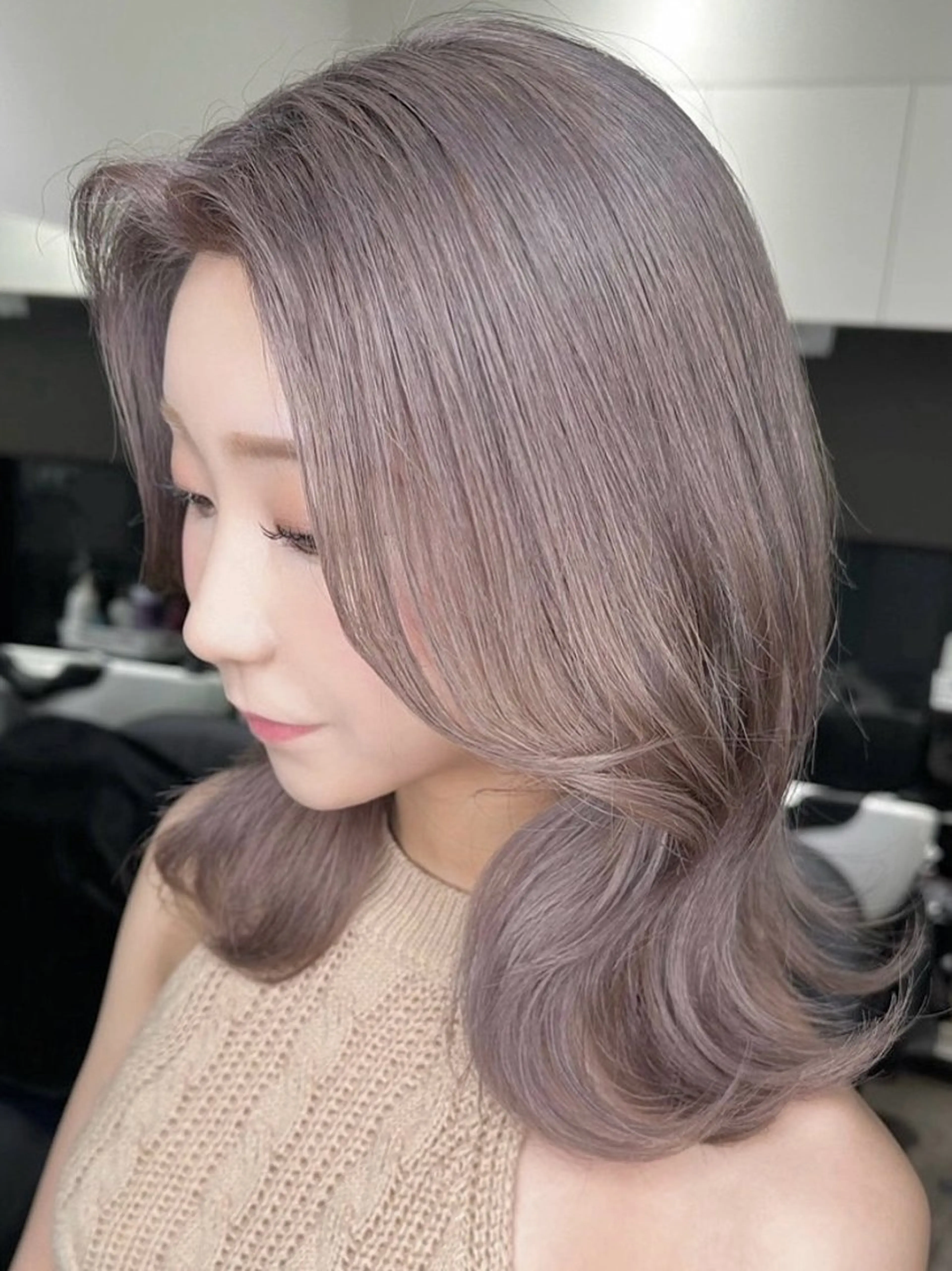 セミロング カラー シールエクステ ベージュカラー ブリーチ ダブルカラー ハイトーンカラー カット ヘアカラー ヘアサロンelyts 表参道店のヘアスタイル