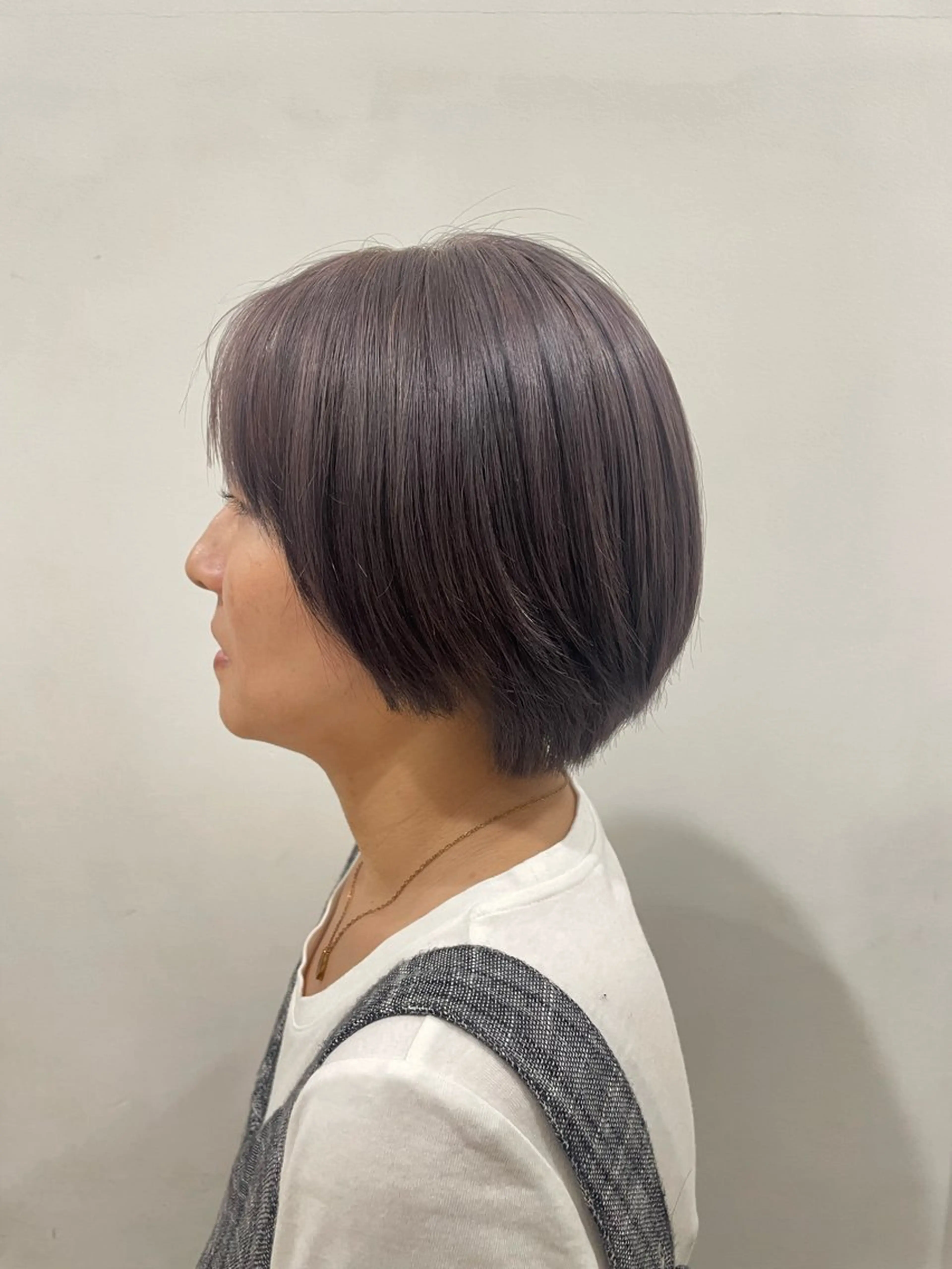 ショート カラー ブリーチ グレージュ ラベンダーカラー ラベンダーグレージュ ラベンダーグレー clan .のヘアスタイル