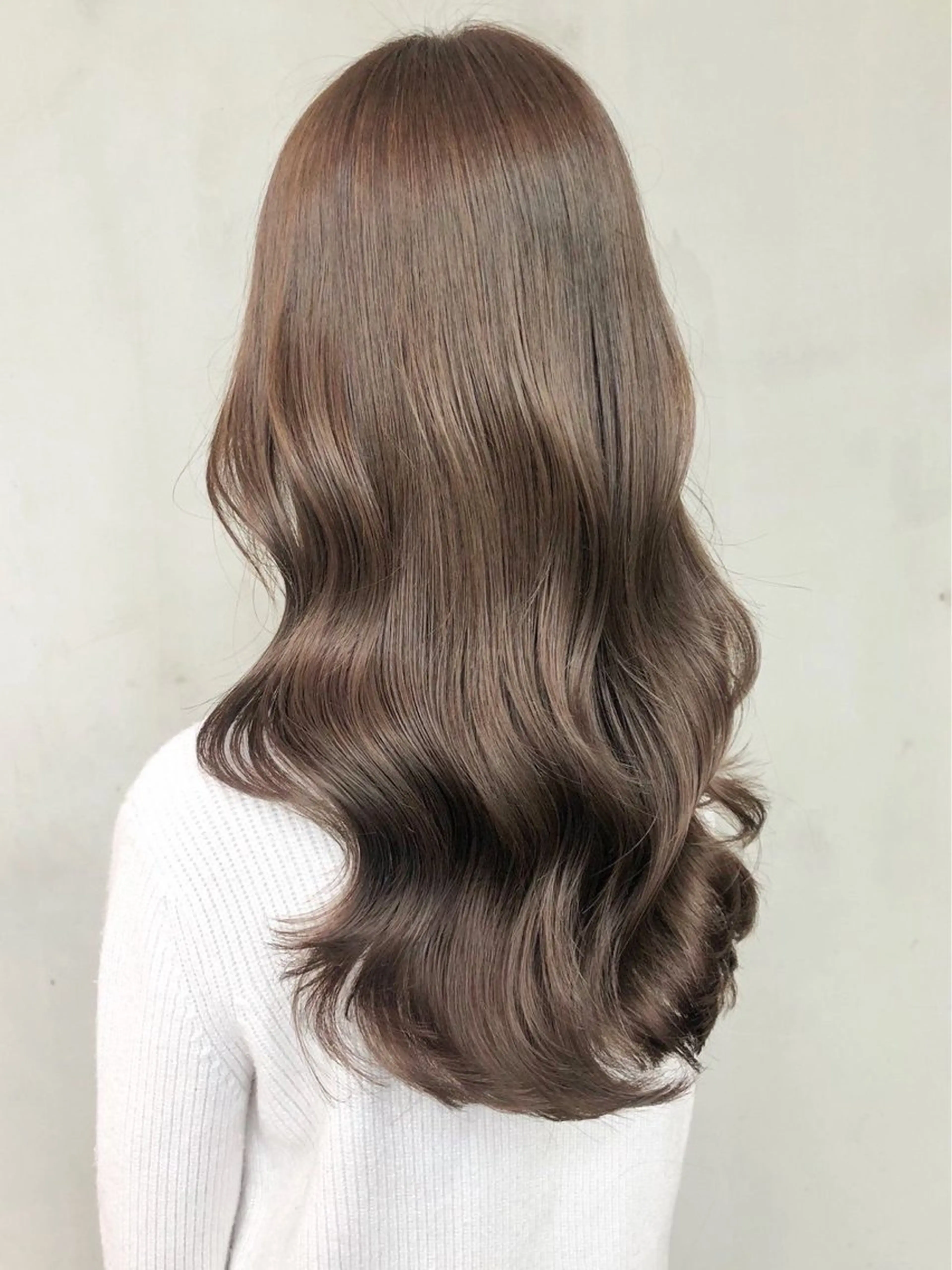 ロング パーマ 曲がる縮毛矯正 センターパートのヘアスタイル