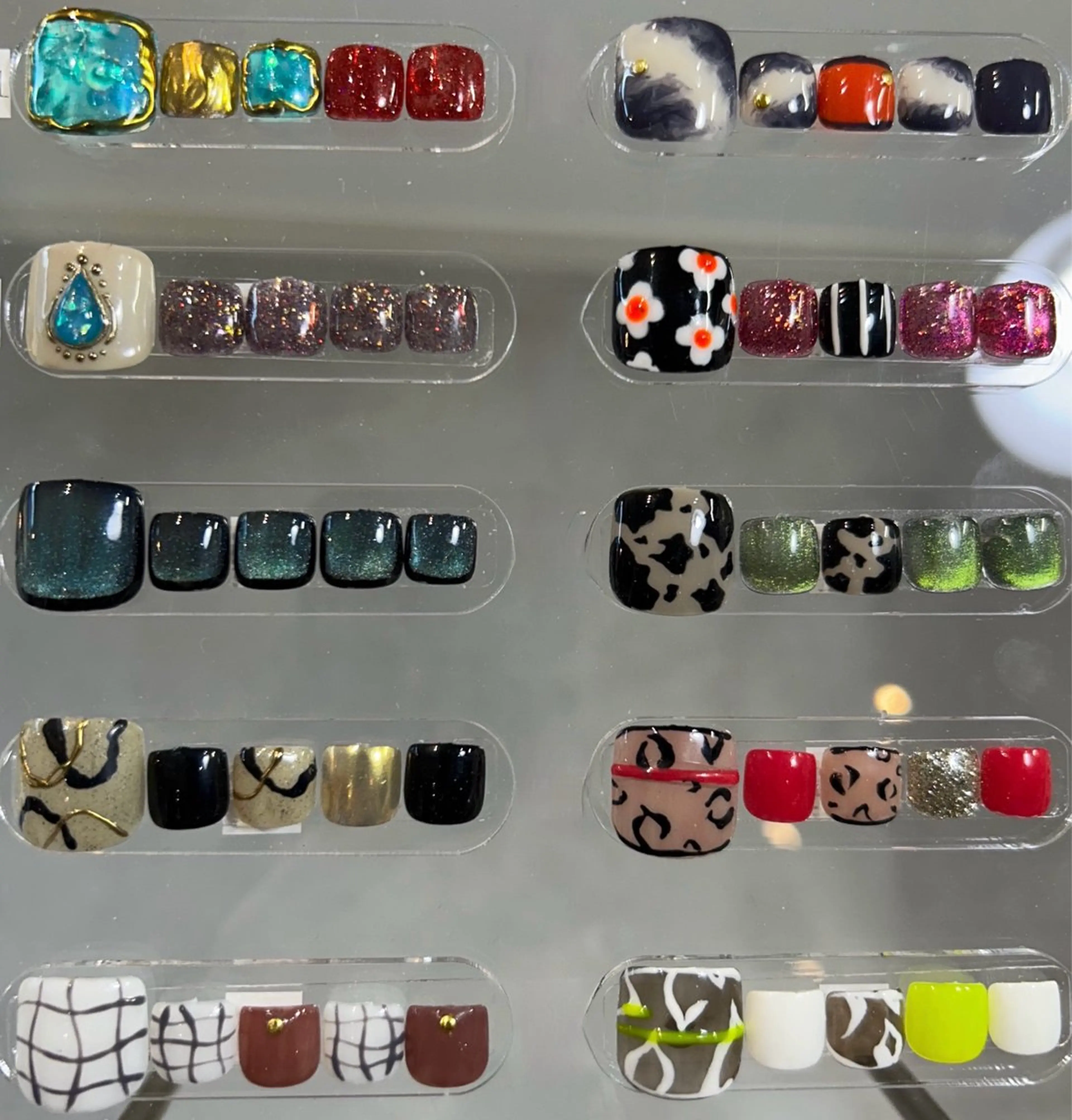 ネイル フットネイル フットネイル 吉川市 ネイルサロンLのネイルデザイン