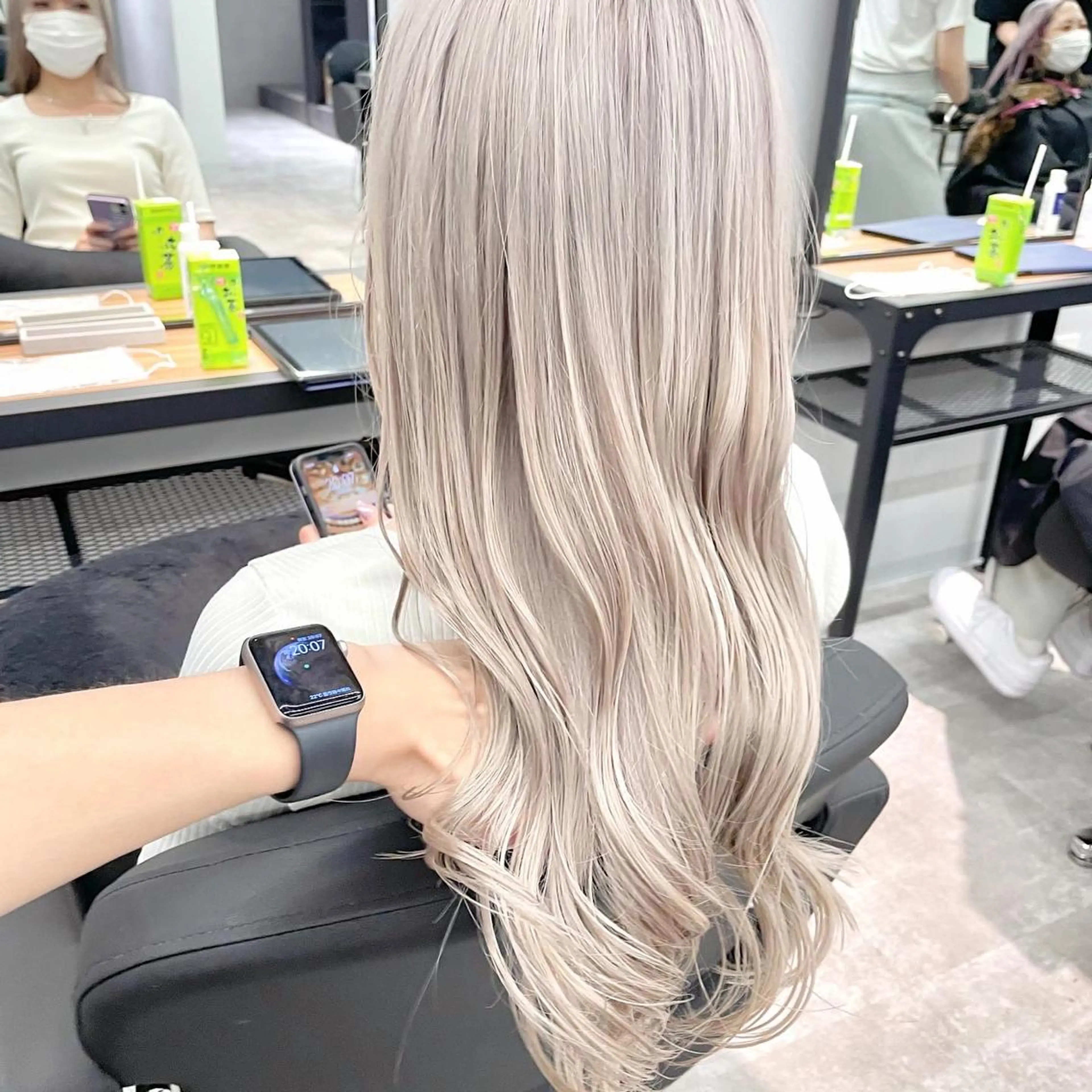 ロング カラー ベージュカラー ホワイトベージュ ヘアカラー トリートメント ✨ハイトーン✨ 濱田知孝のヘアスタイル