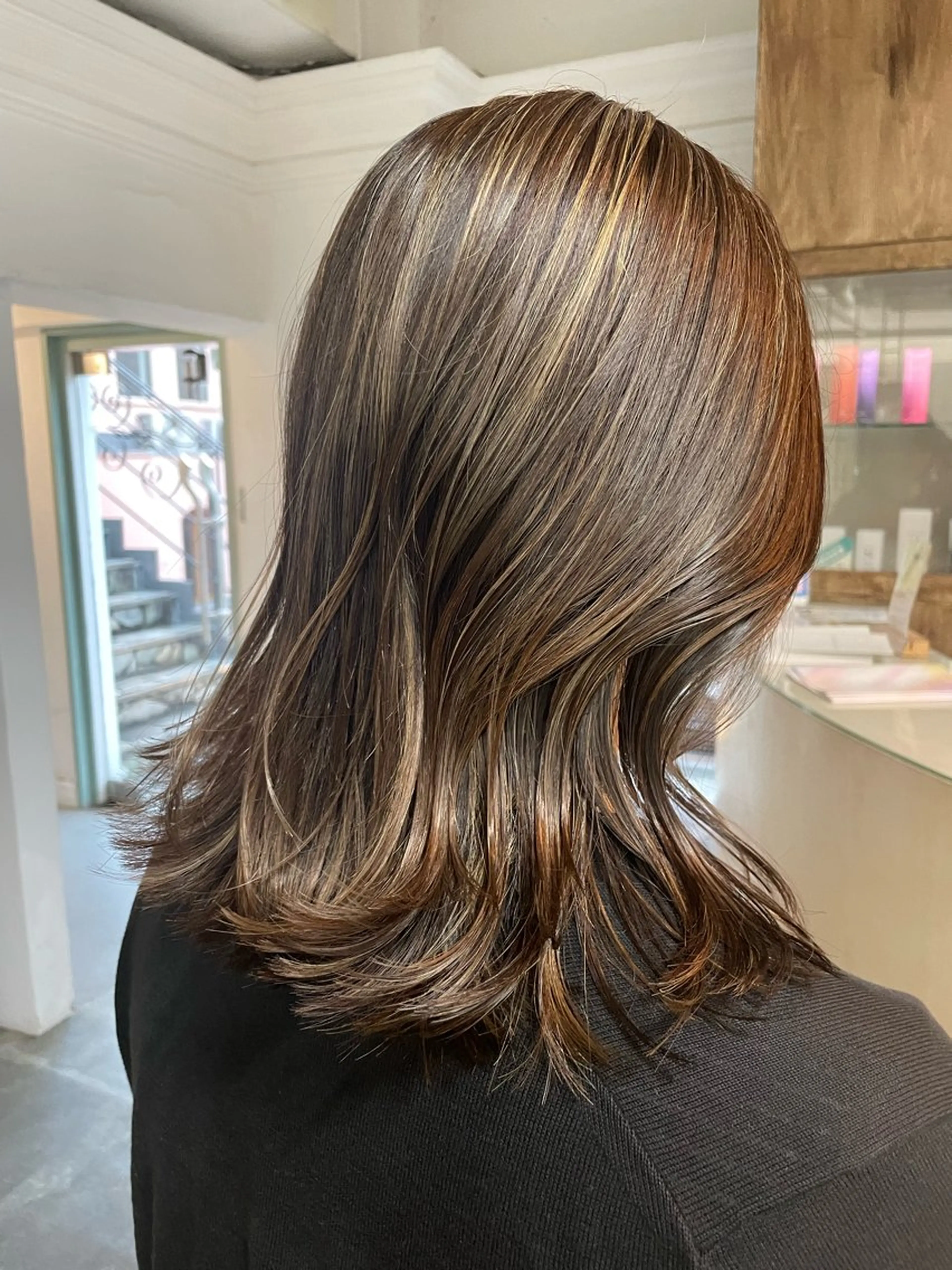 ミディアム カラー カット ヘアカラー トリートメント 平 ちひろのヘアスタイル