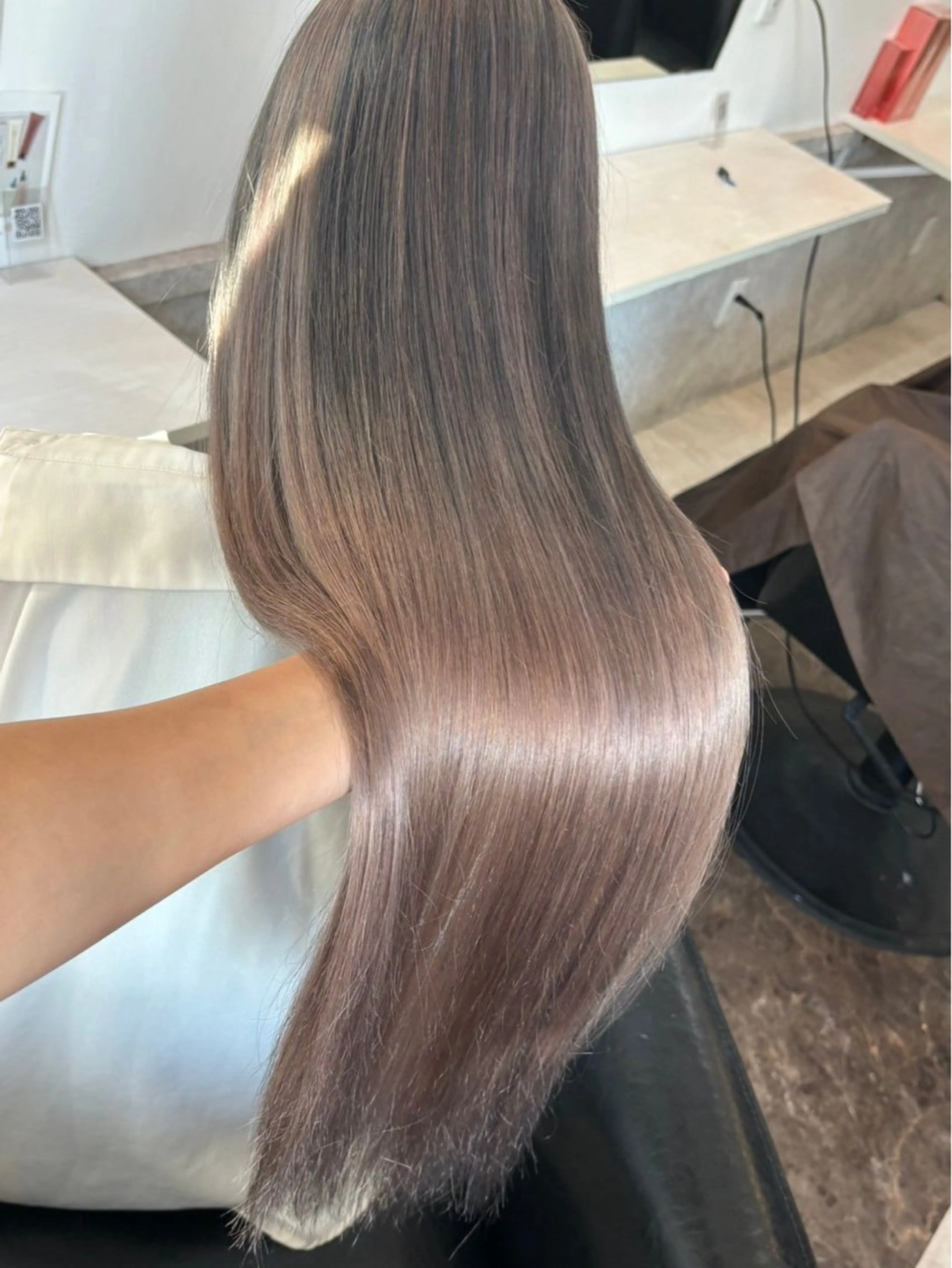 ロング せいと/レイヤー/ ハイトーン/艶髪のヘアスタイル