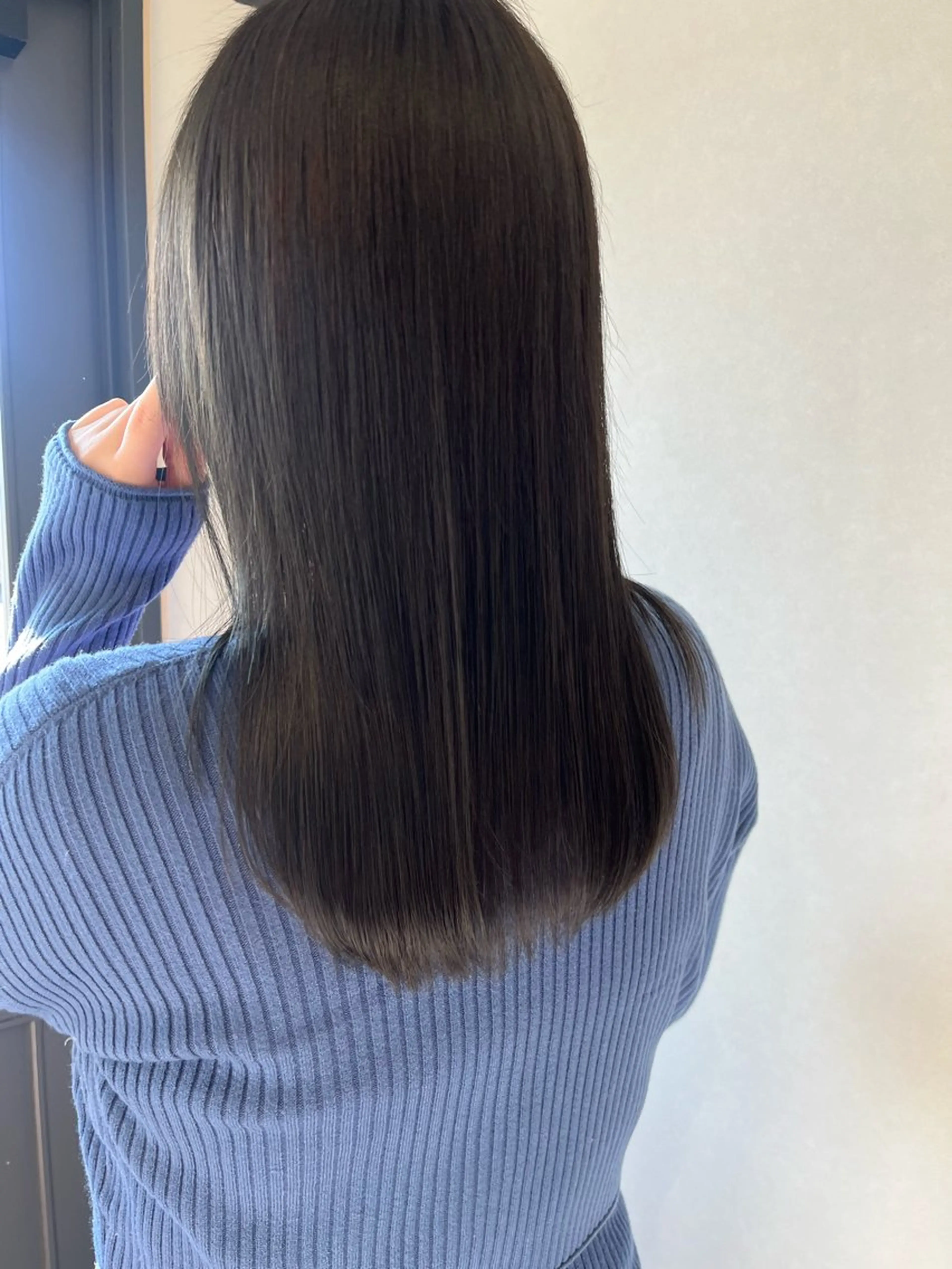 セミロング うる艶カラー asukaのヘアスタイル