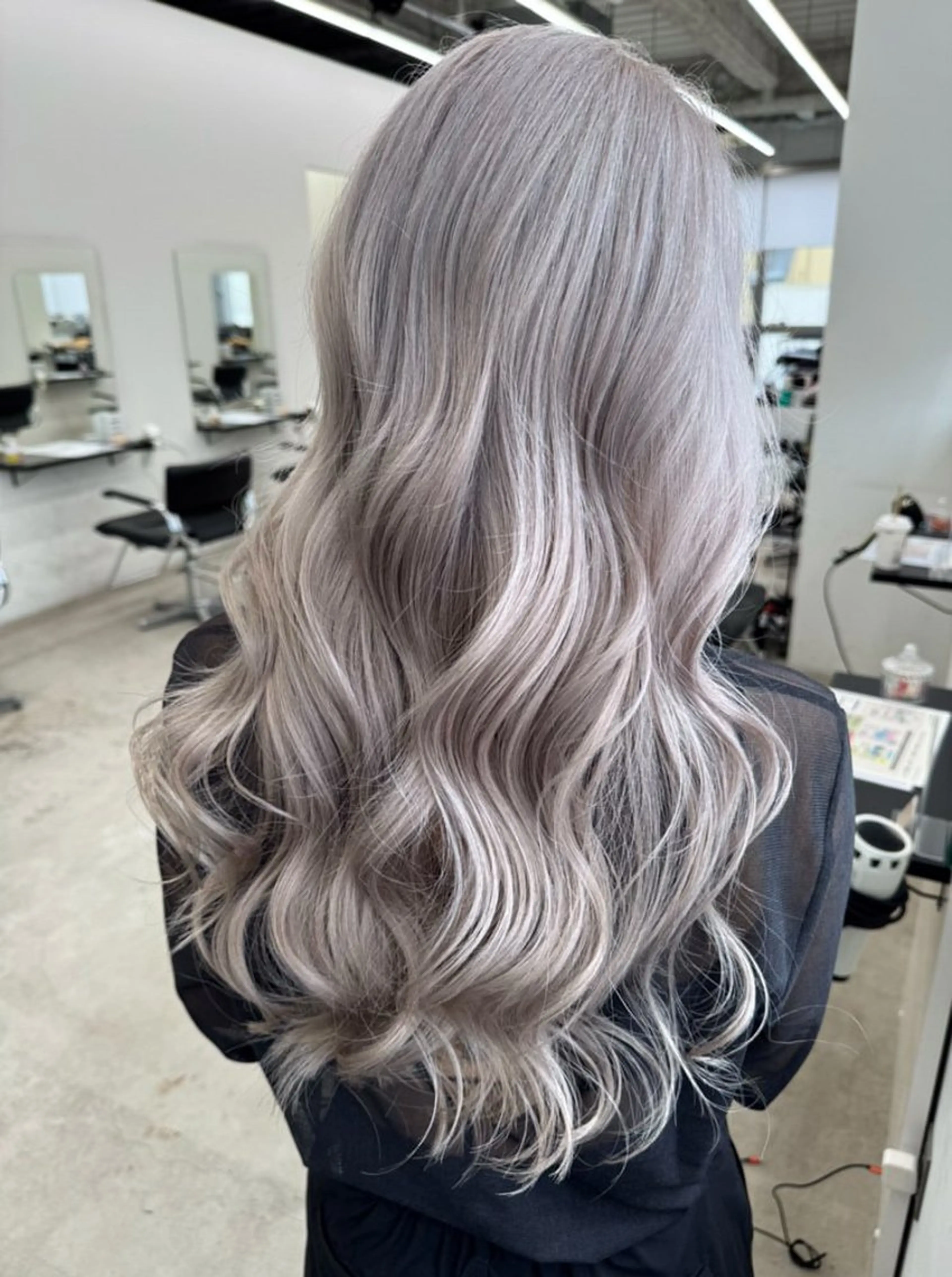 カラー Asami／名古屋／ ハイトーン／デザインのヘアスタイル