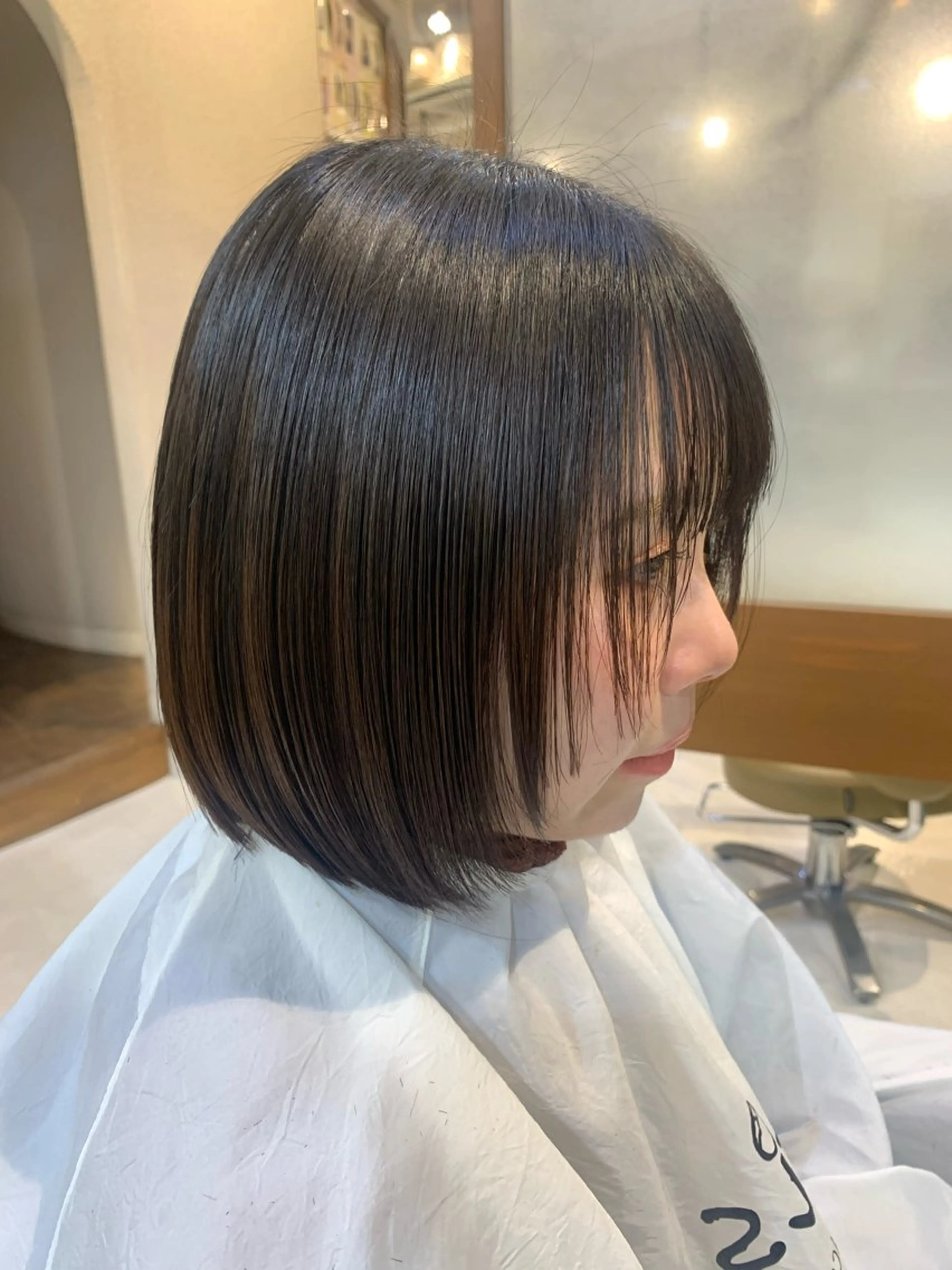 ショート ボブ 顔まわりレイヤー 顔周りカット レイヤーカット 山瀬 萌香のヘアスタイル