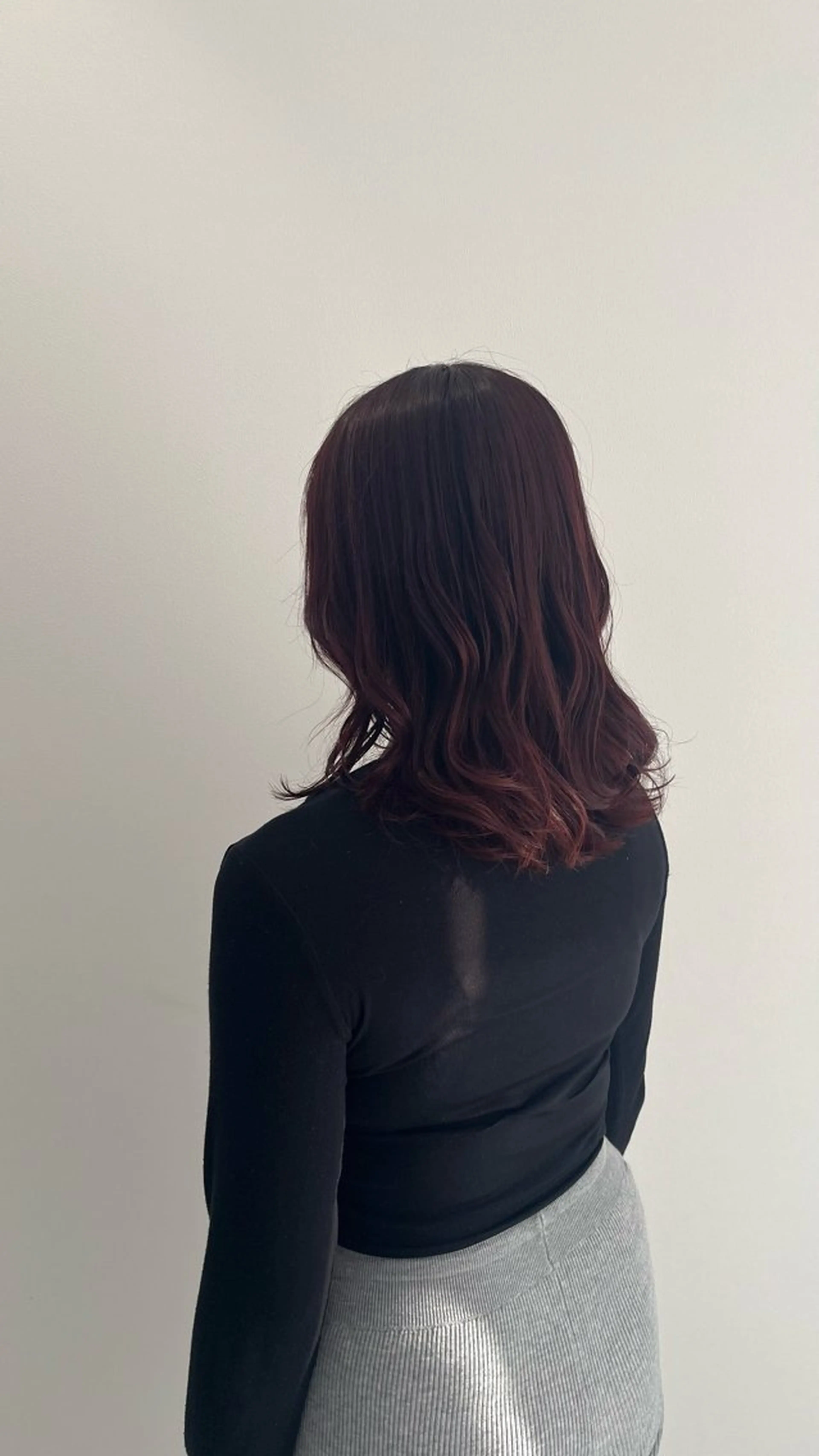 ミディアム カラー 加美山 芽衣のヘアスタイル