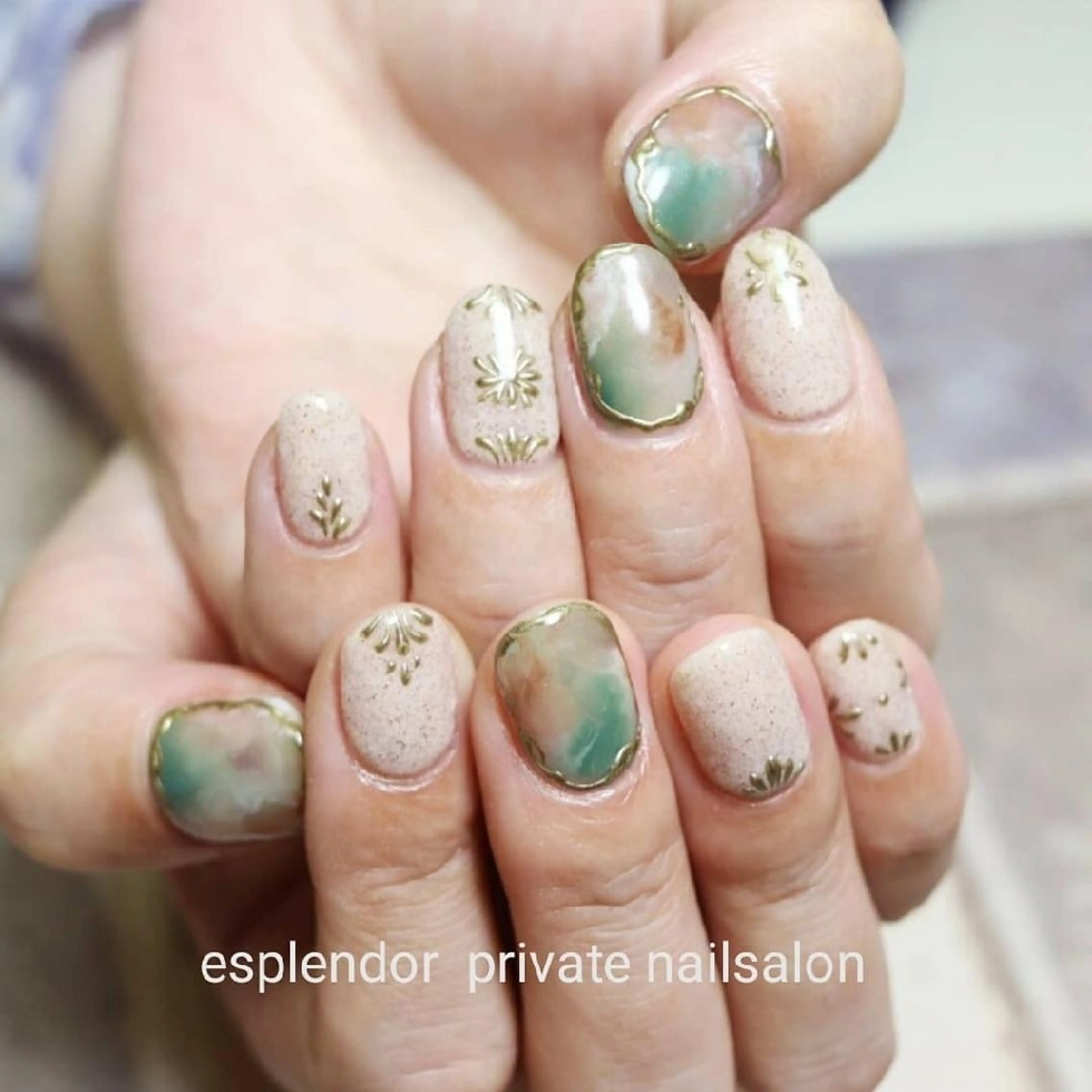 ネイル アートネイル ブラウン グリーン ニュアンスネイル esplendor  小野寺のネイルデザイン