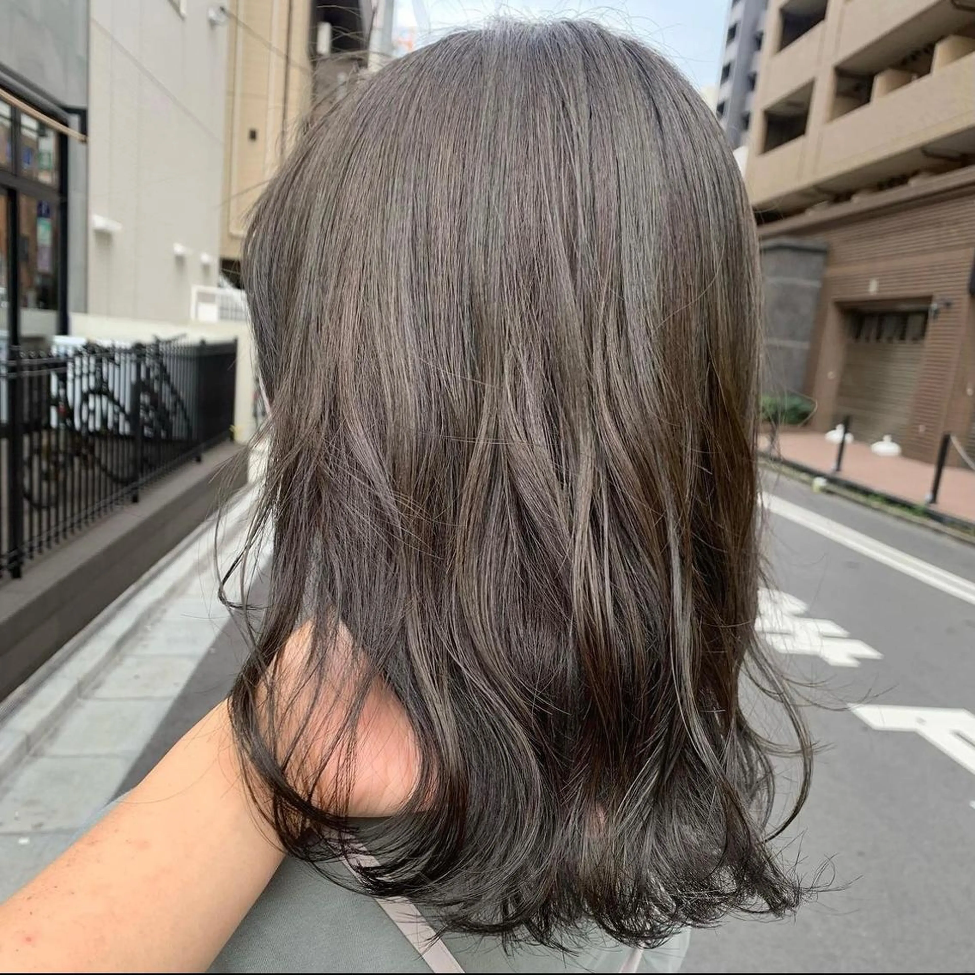 ロング カラー グレージュ オリーブグレージュ オリーブグレー 似合わせ/透明感カラ ー/QUATRO谷口のヘアスタイル