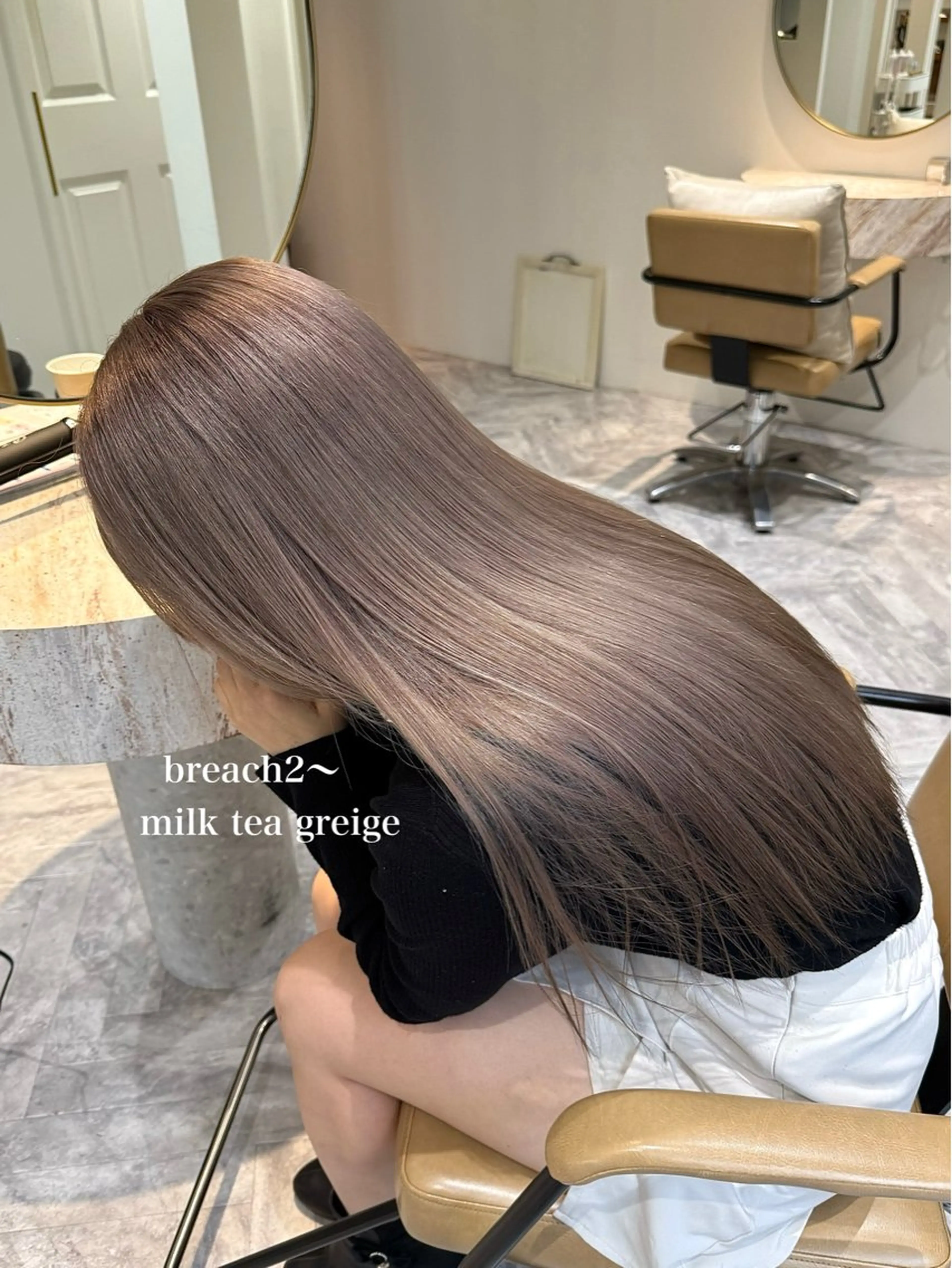 ロング カラー ミルクティー× グレージュMOMOのヘアスタイル