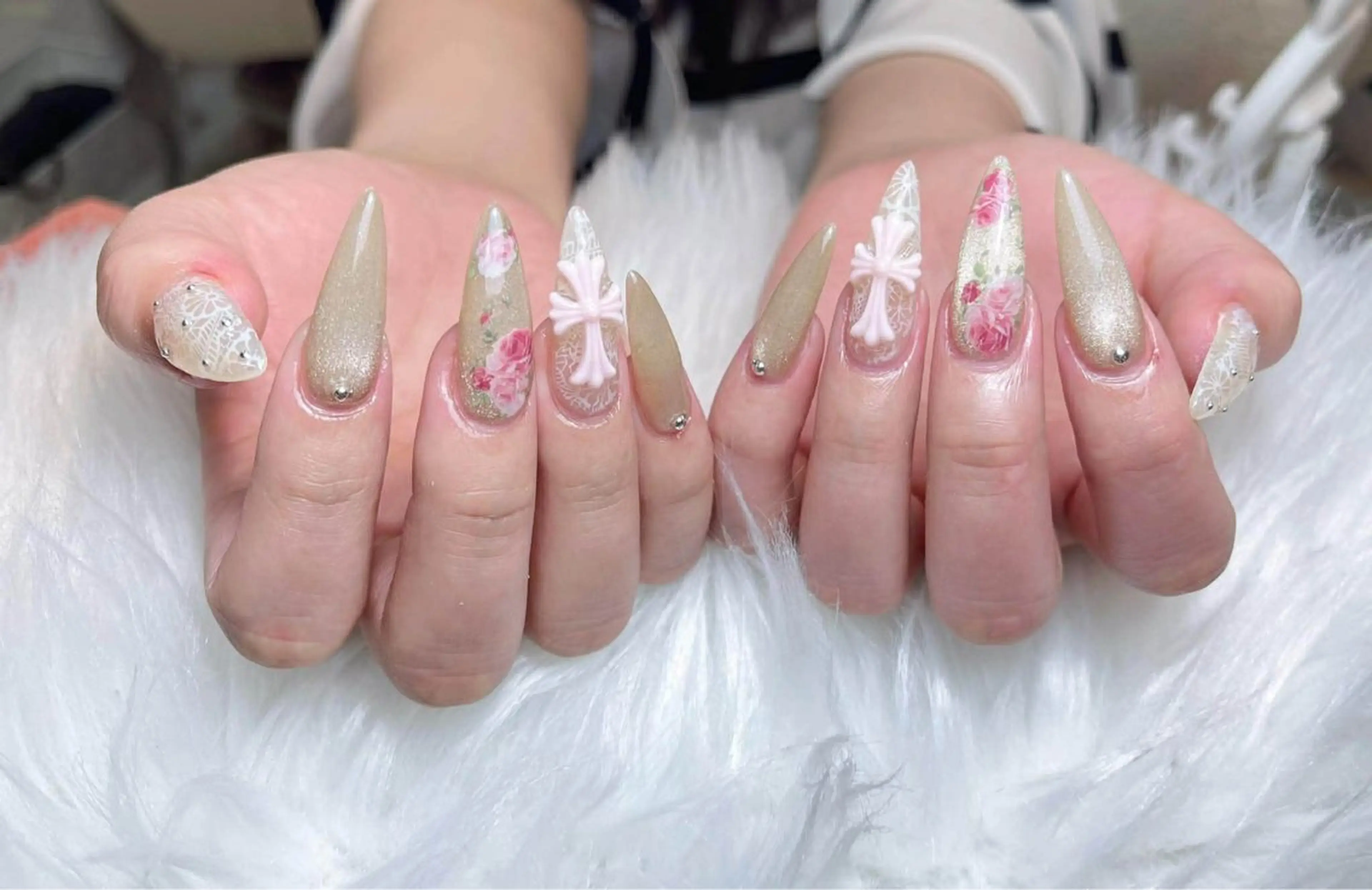 ネイル フレンチネイル ジェルネイル ガーリー 韓国ネイル ロングネイル ハンドネイル ミ チャンのネイルデザイン