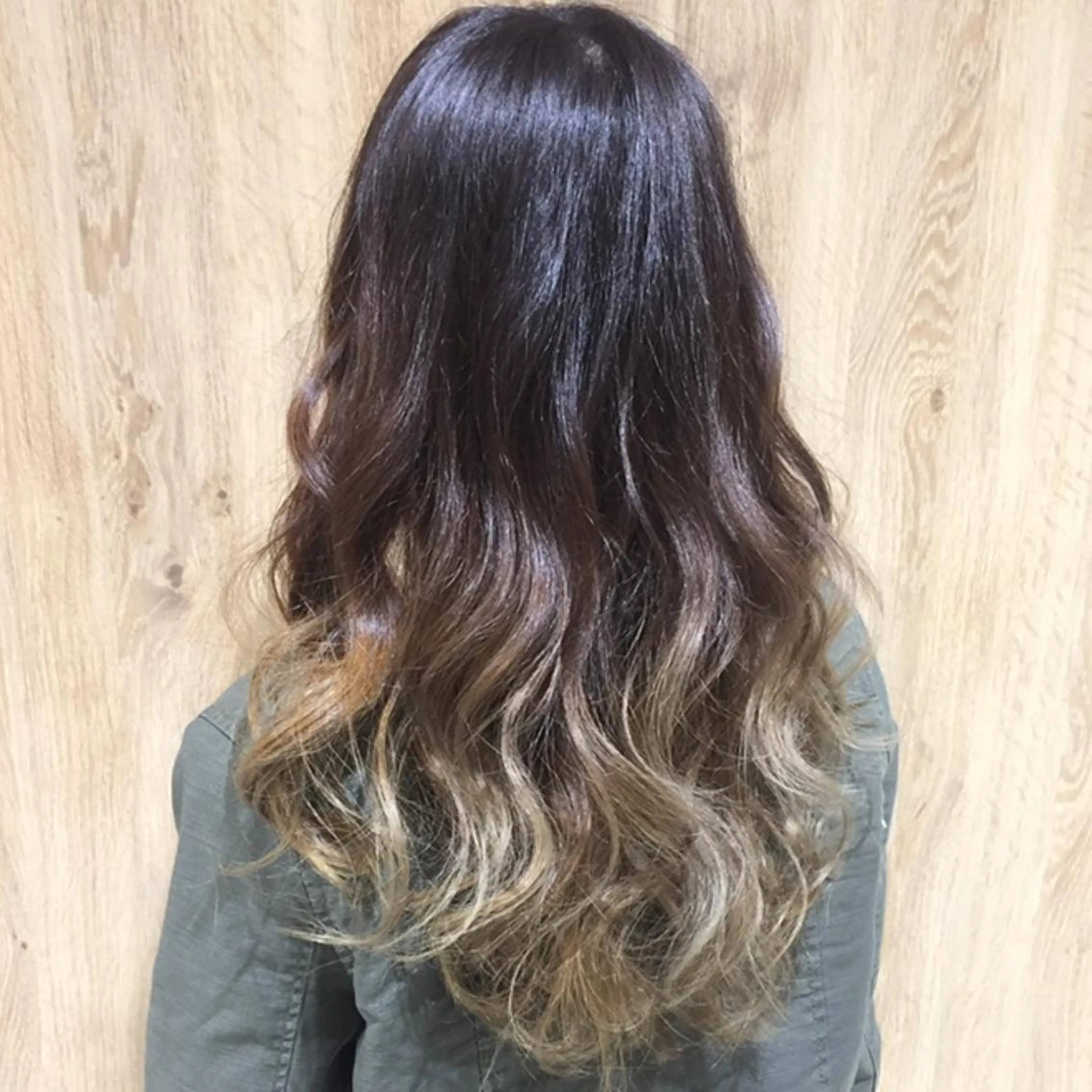 カラー グラデーションカラー 中林 由佳のヘアスタイル