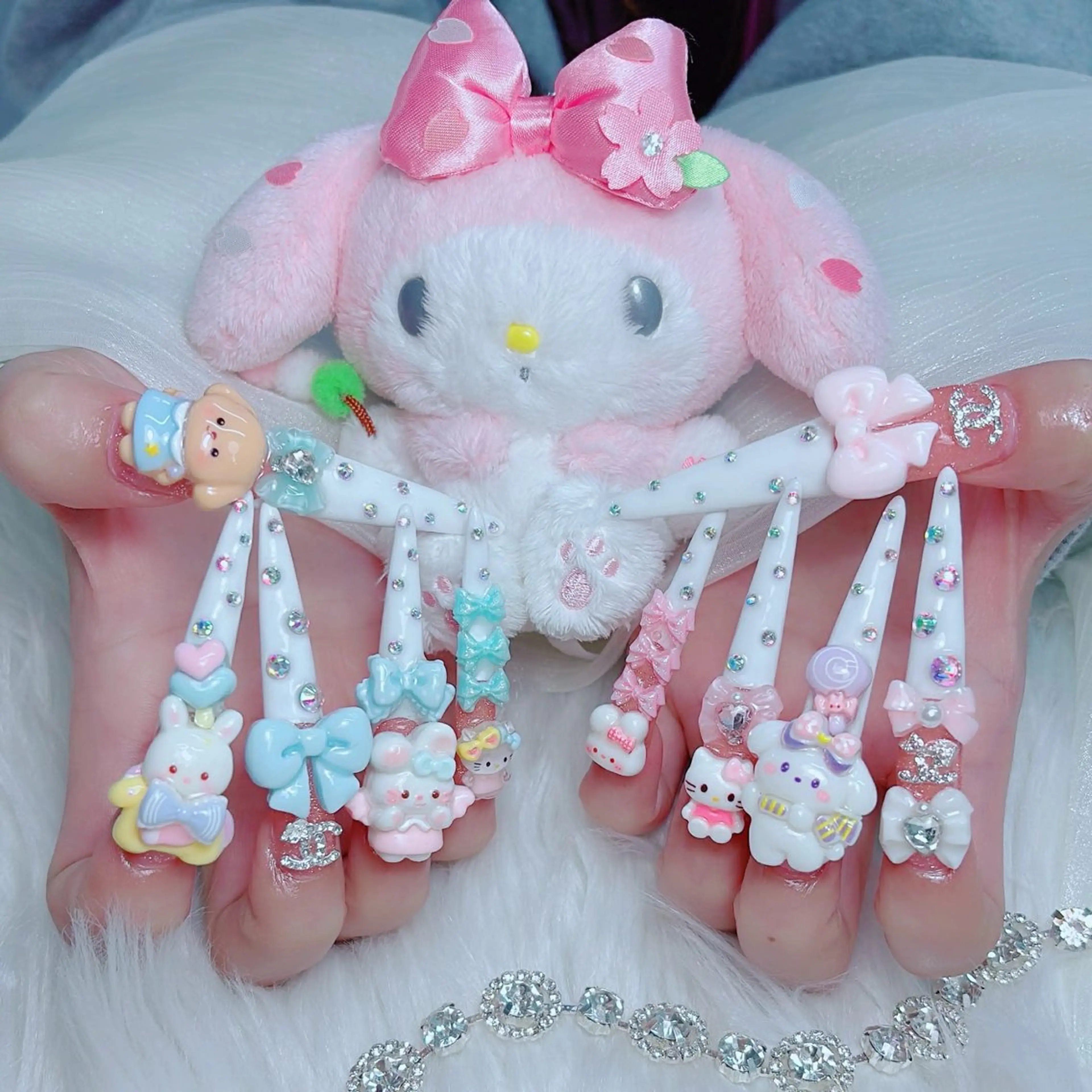 ネイル アートネイル フレンチネイル ジェルネイル ガーリー キラキラネイル ハンドネイル ハンドケア Nova Nailのネイルデザイン