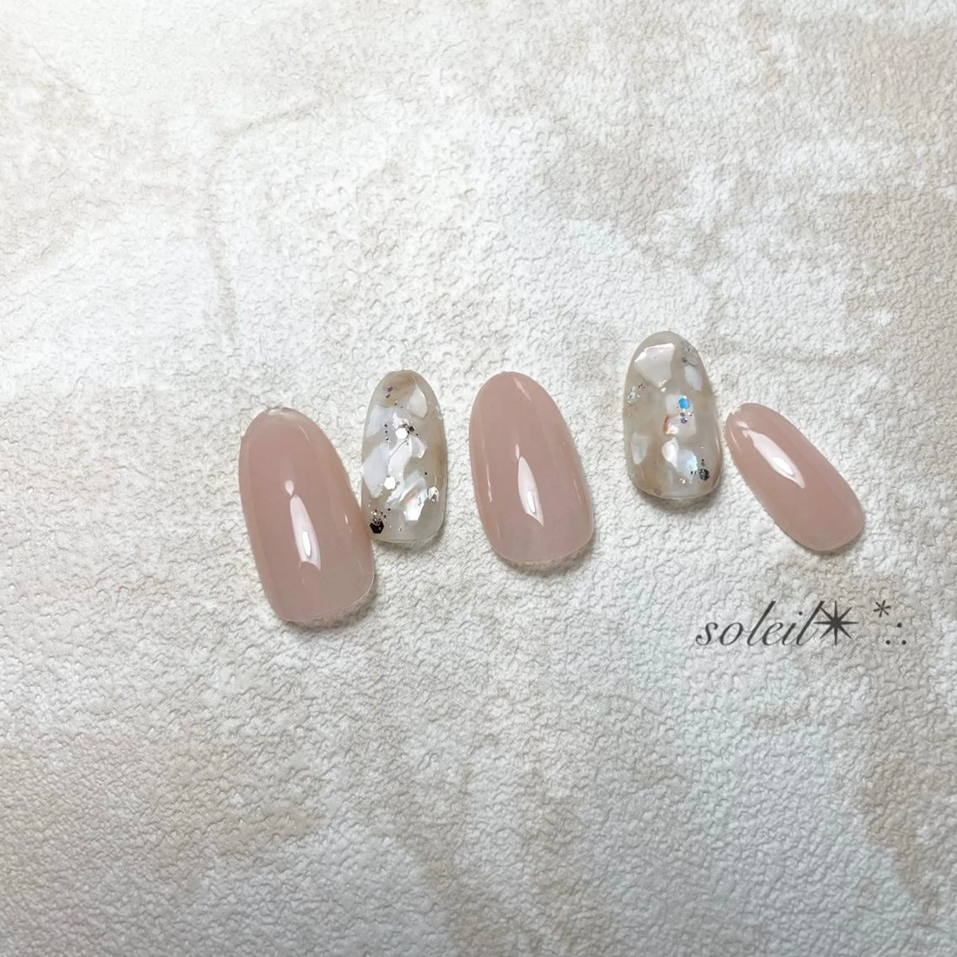 ネイル ホワイト 粟津 美紀のネイルデザイン