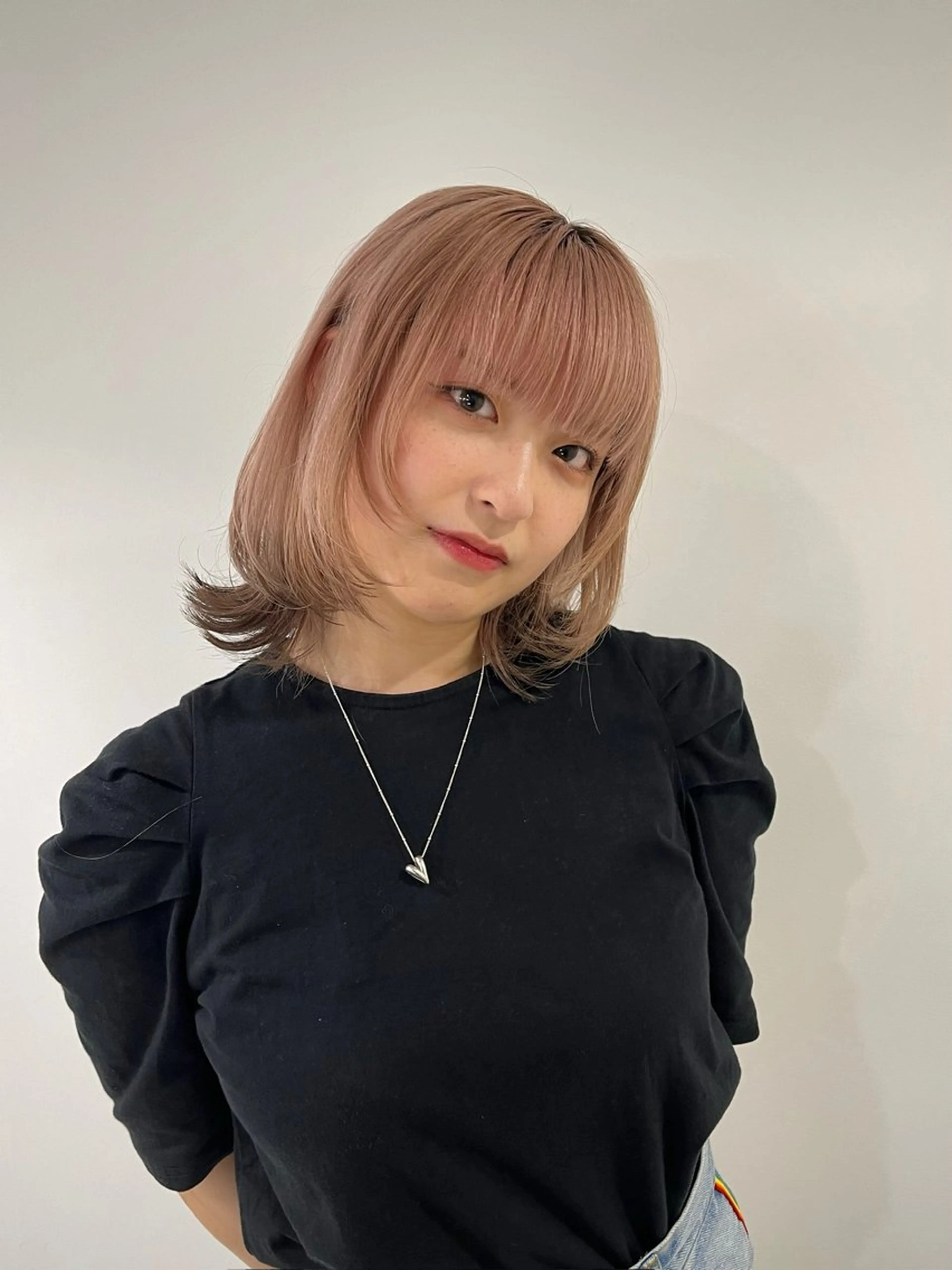 ミディアム カラー ベージュカラー ピンクカラー ピンクベージュ 縮毛矯正/ハイトーン /パーマ/せき🧸のヘアスタイル