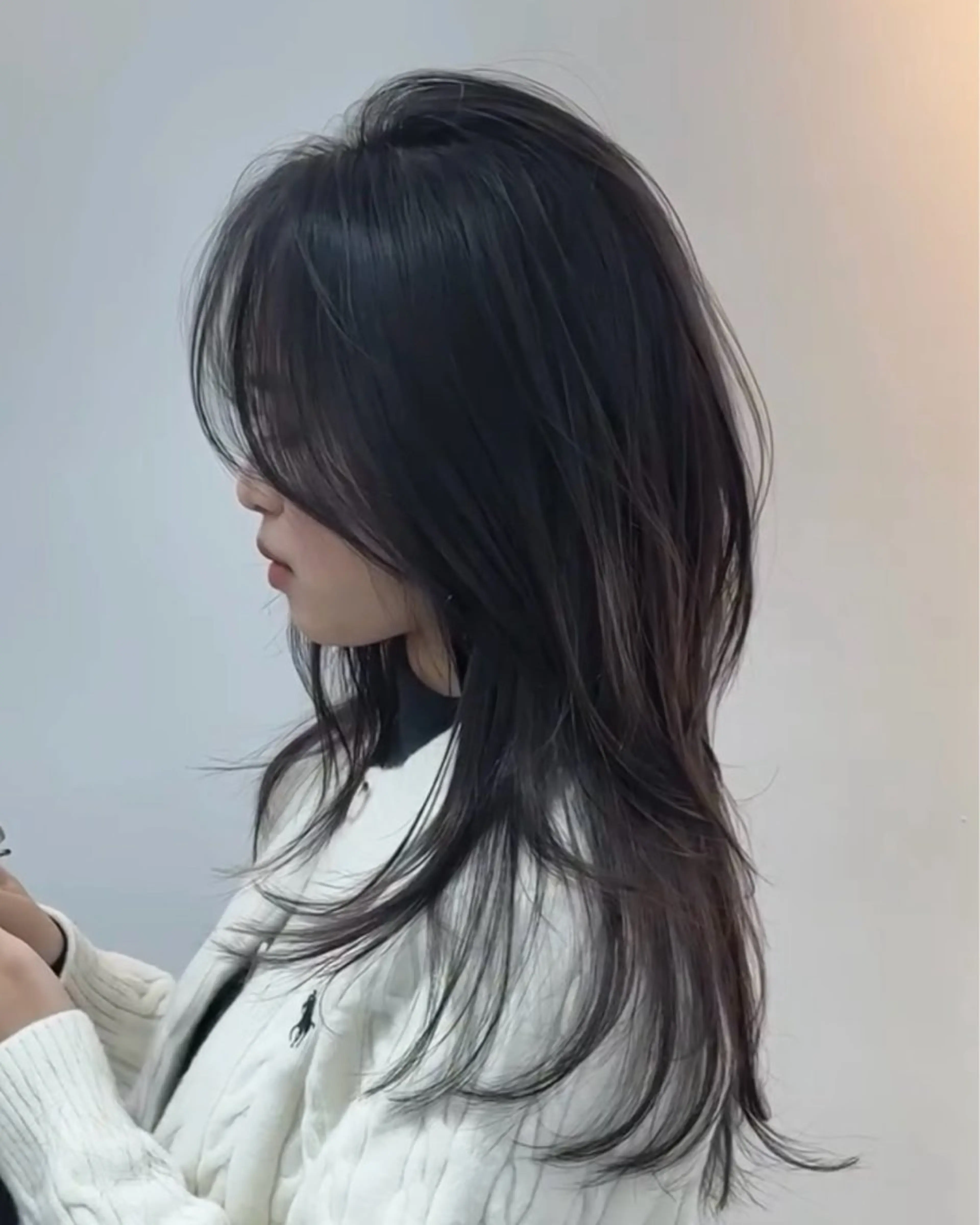 セミロング SHIN レイヤーカットのヘアスタイル