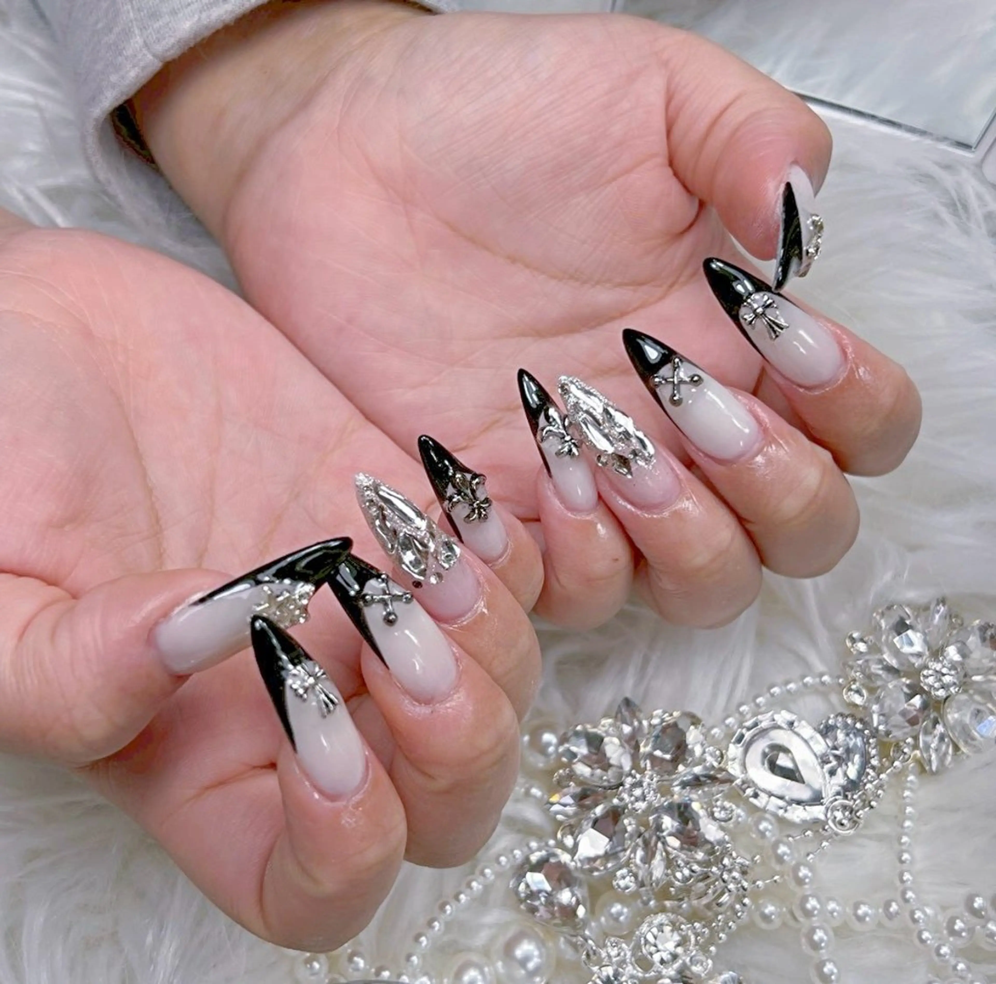 ネイル アートネイル オーロラネイル チークネイル 長さ出し フットネイル Miya _nailのネイルデザイン